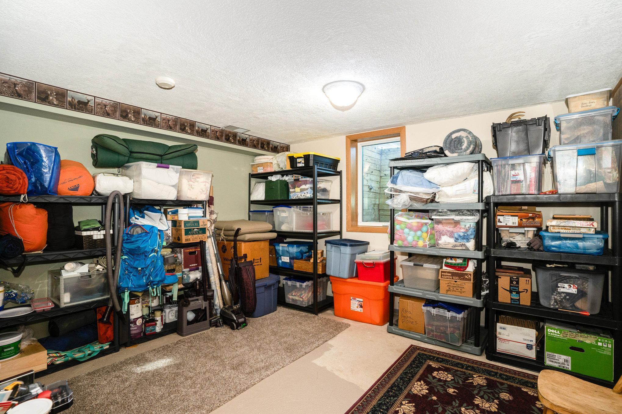 Lakeville, Minnesota, 55044, United States, 5 Bedrooms Bedrooms, ,1 BathroomBathrooms,Residential,For Sale,1989528