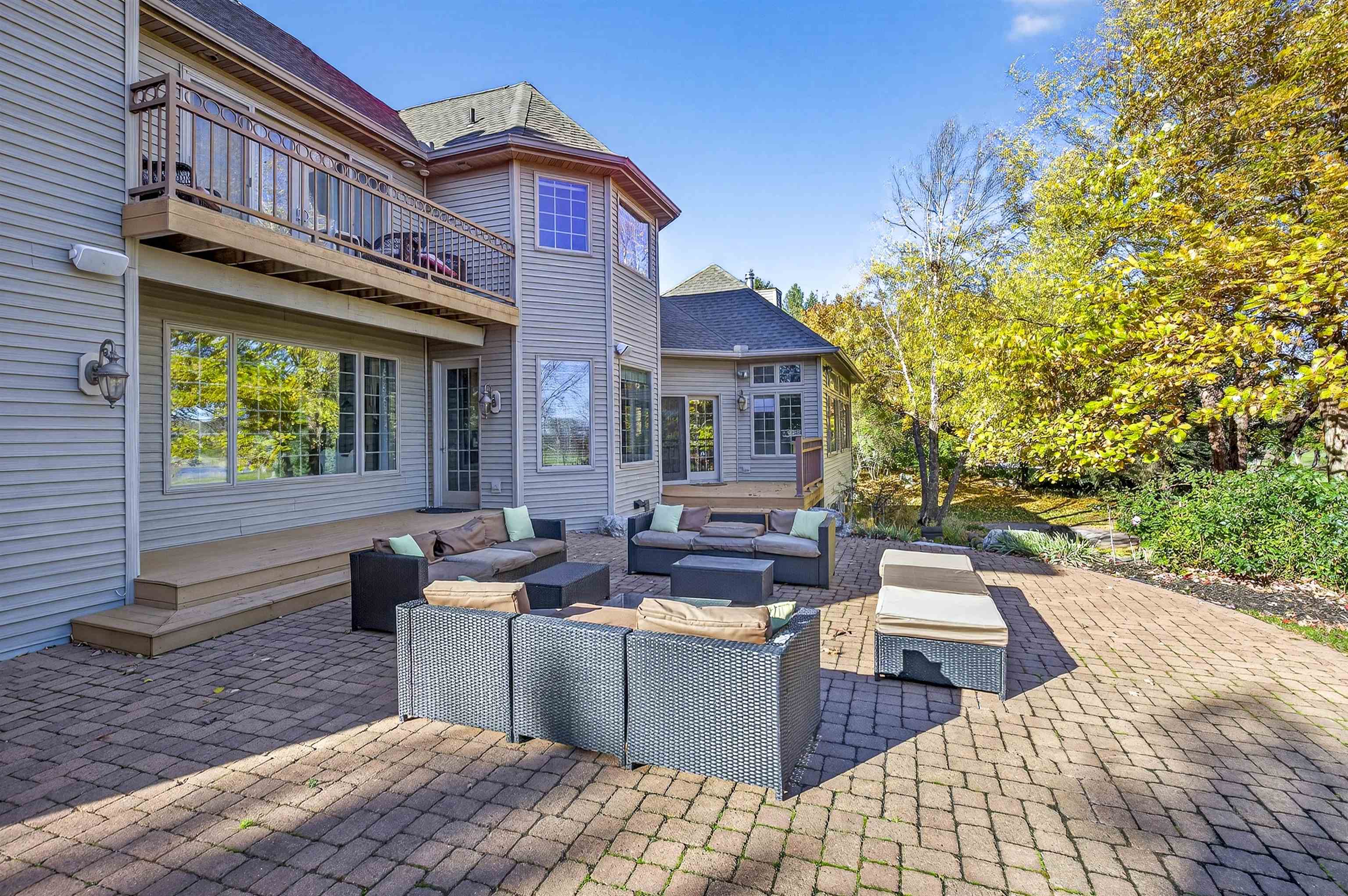 NEENAH, Wisconsin, 54956, United States, 5 Bedrooms Bedrooms, ,6 BathroomsBathrooms,Residential,For Sale,1992991