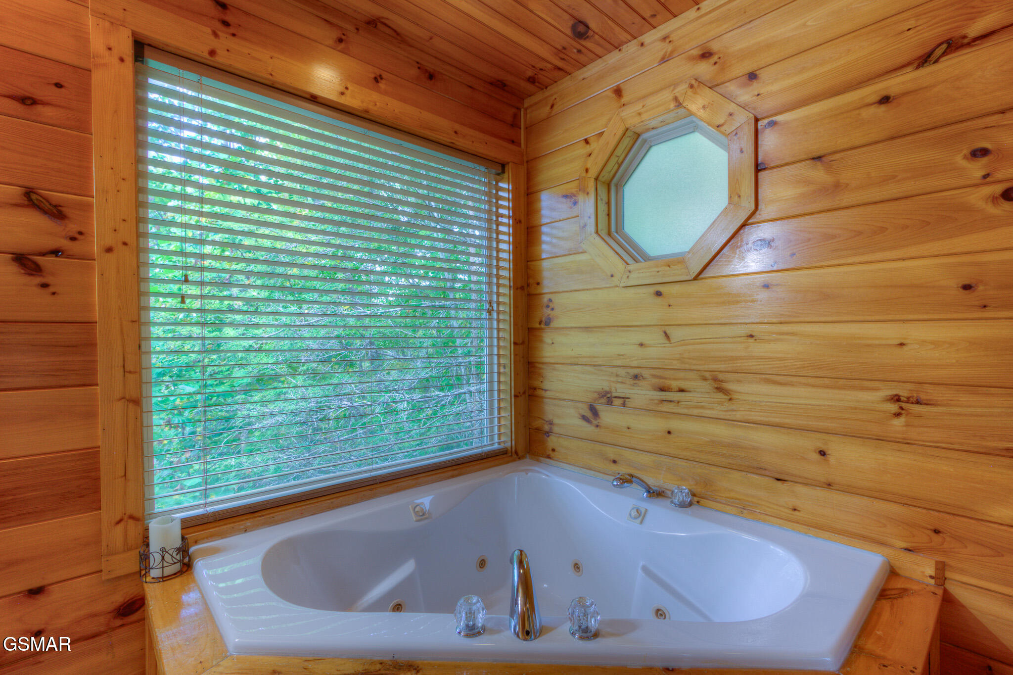 Sevierville, Tennessee, 37876, United States, 2 Bedrooms Bedrooms, ,3 BathroomsBathrooms,Residential,For Sale,1983447