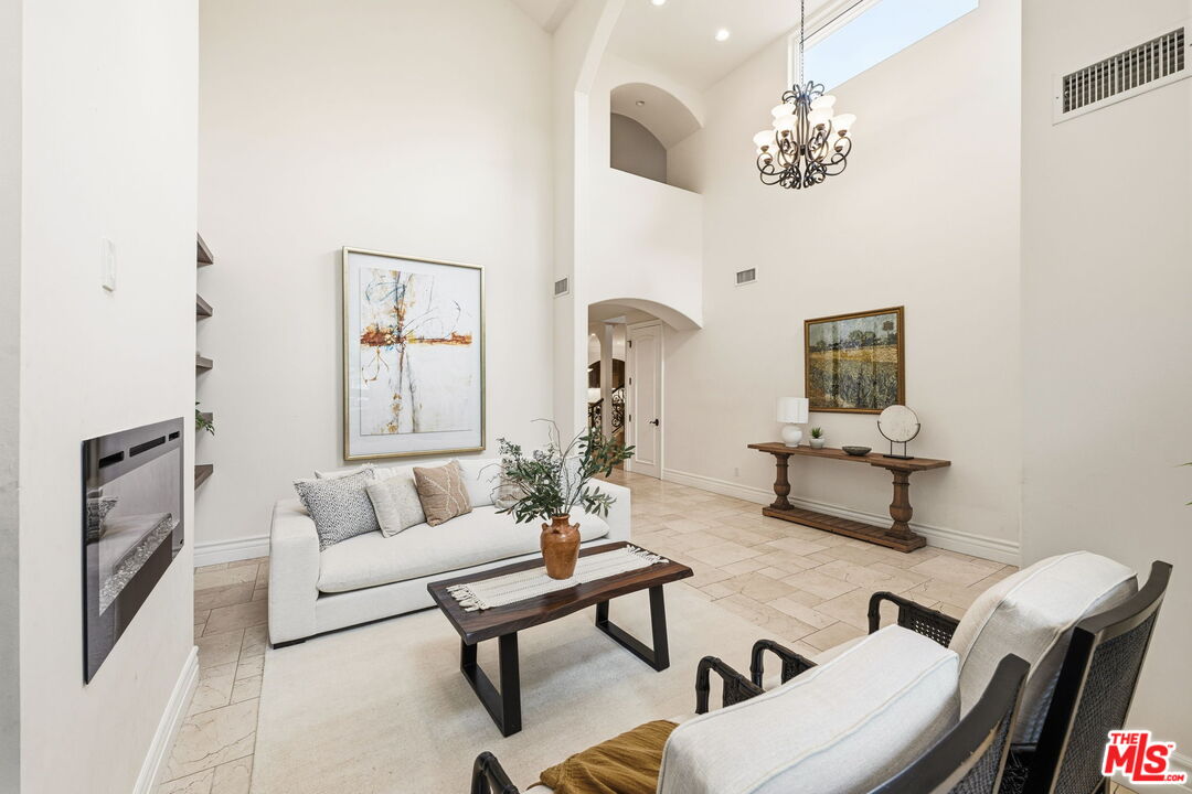 Encino, California, 91436, United States, 4 Bedrooms Bedrooms, ,3 BathroomsBathrooms,Residential,For Sale,1988091