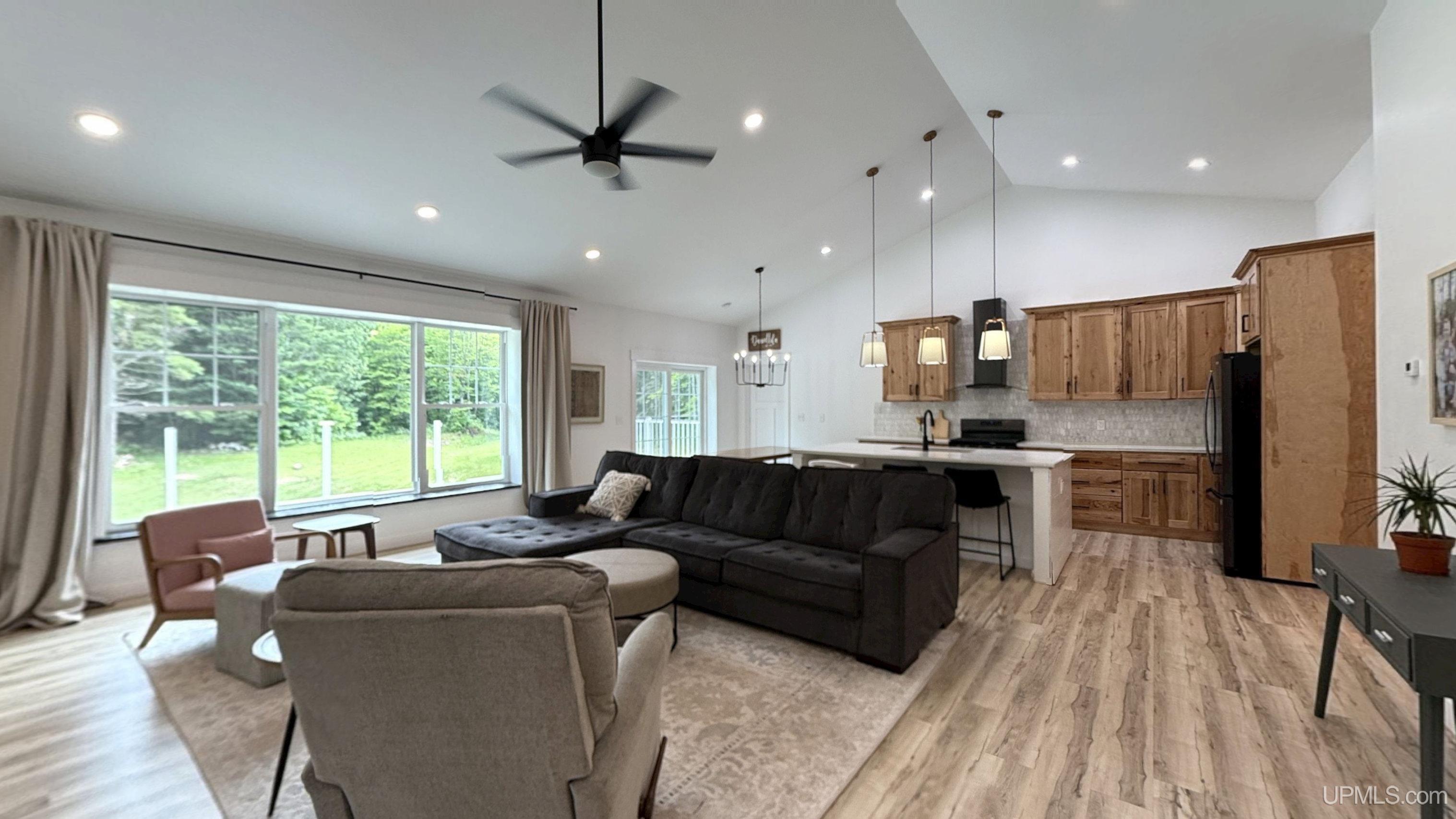Hancock, Michigan, 49930, United States, 3 Bedrooms Bedrooms, ,3 BathroomsBathrooms,Residential,For Sale,1901071