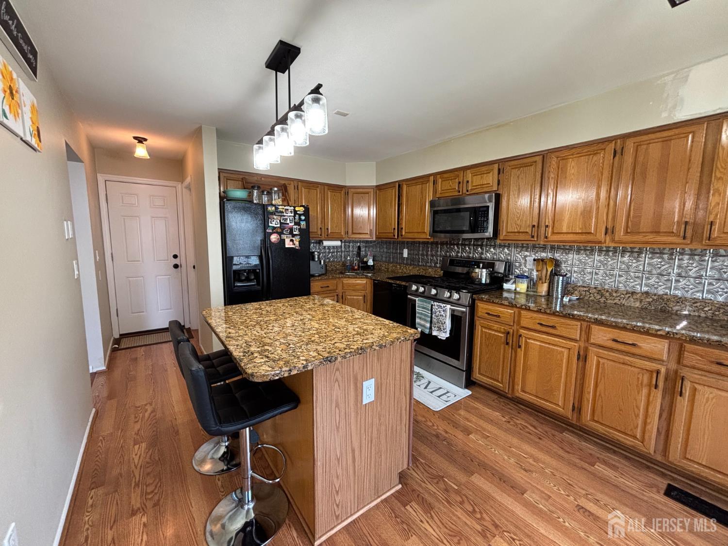 North Brunswick, New Jersey, 08902, United States, 3 Bedrooms Bedrooms, ,3 BathroomsBathrooms,Residential,For Sale,2048487