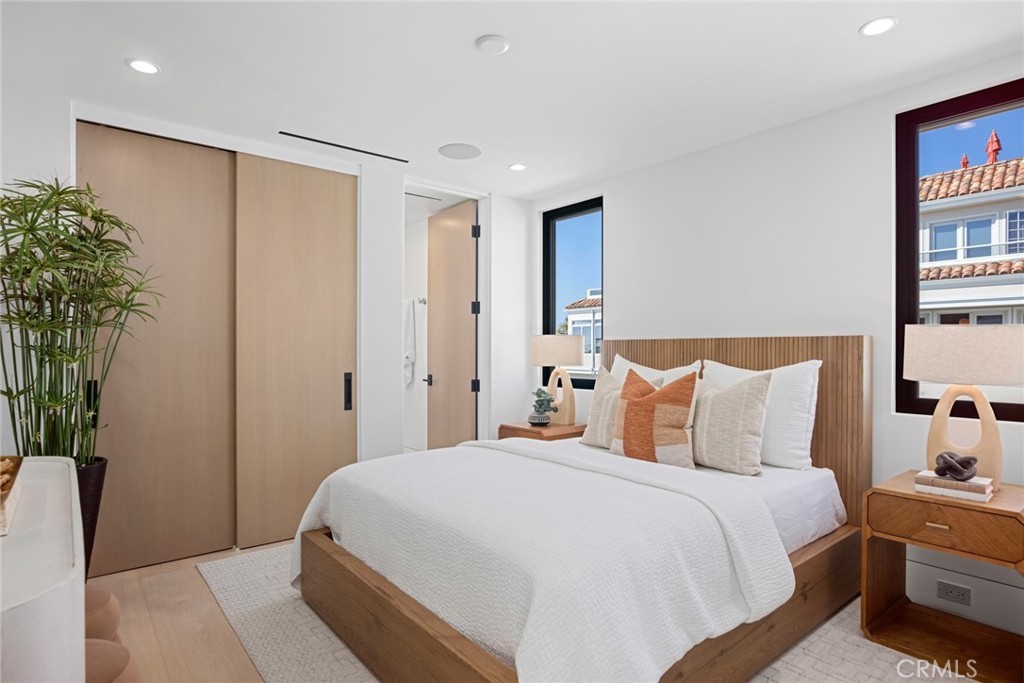 Corona del Mar, California, 92625, United States, 4 Bedrooms Bedrooms, ,5 BathroomsBathrooms,Residential,For Sale,1903577