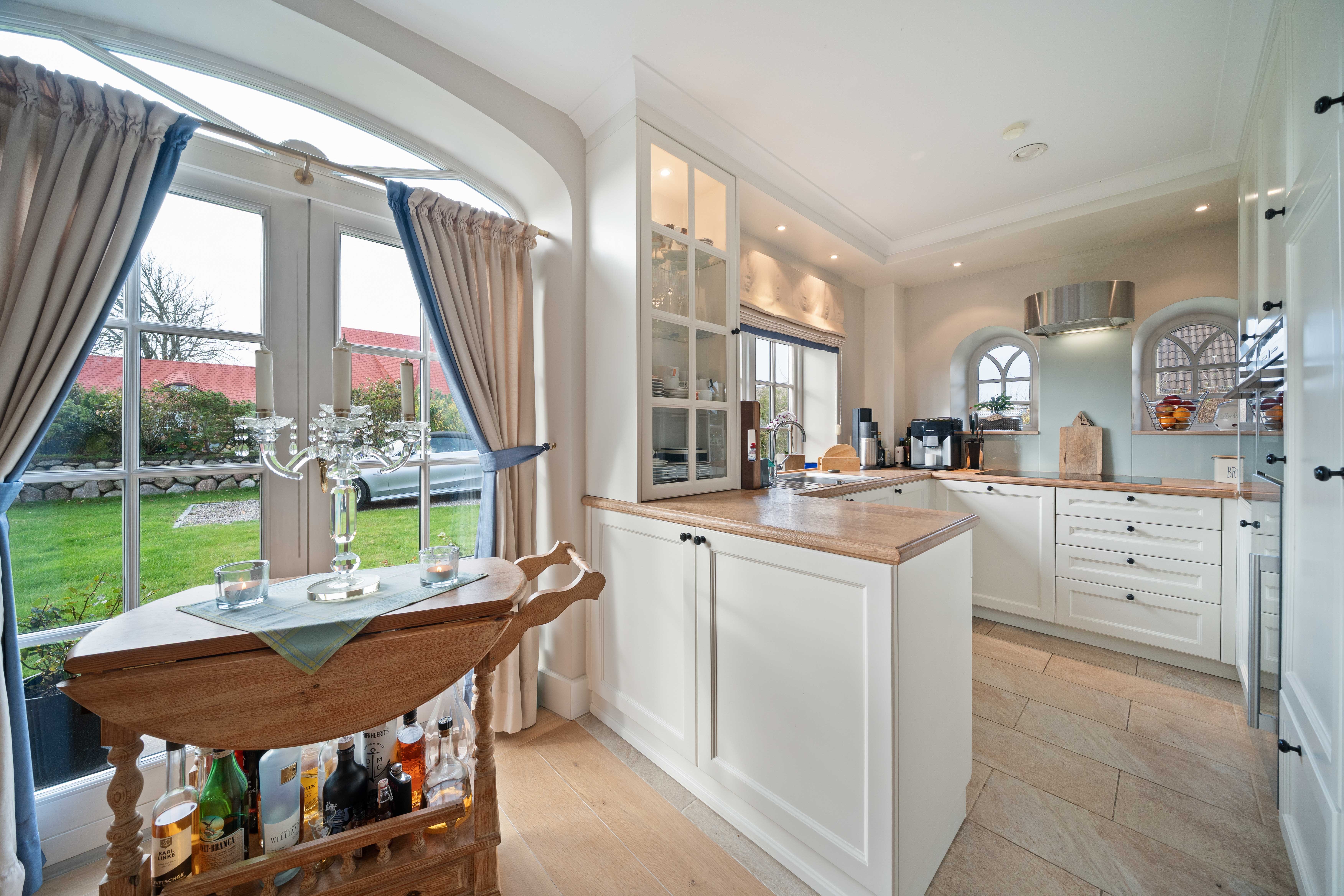  Friesische Eleganz in bester Lage – Stilvolle Reetdachhaushälfte mit großem G... - 物件實景