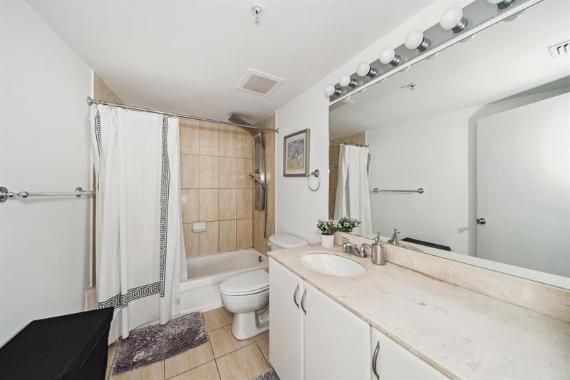 Miami, Florida, 33132, United States, 2 Bedrooms Bedrooms, ,2 BathroomsBathrooms,Residential,For Sale,1793358