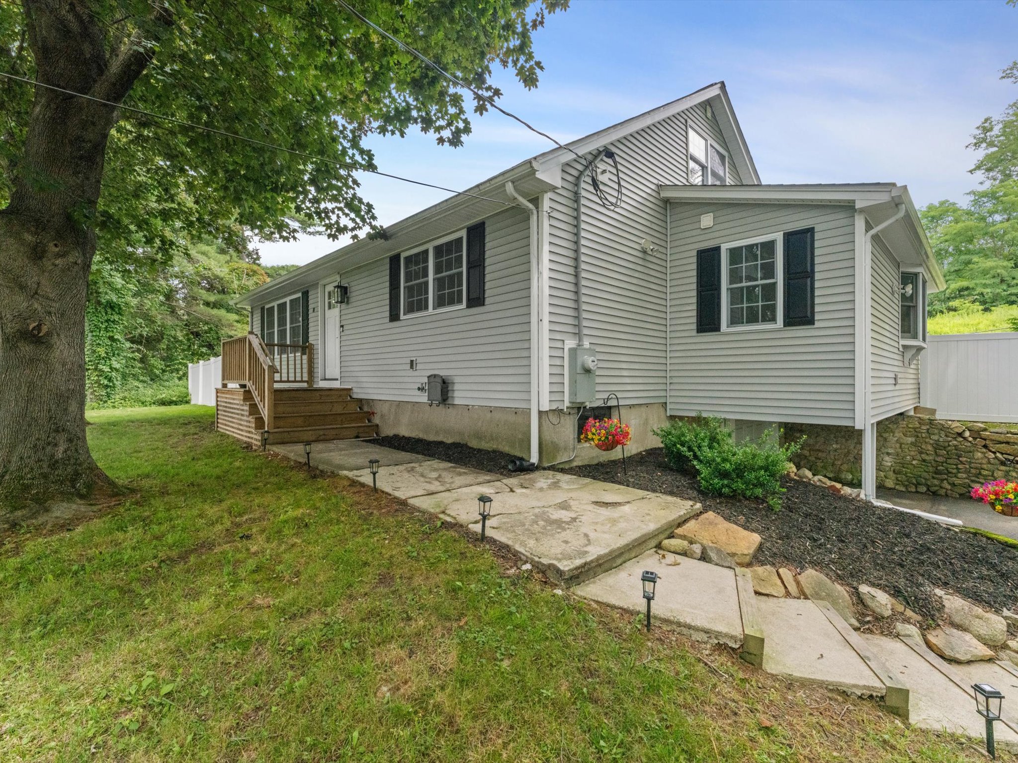 11 Mendon Road, Northbridge, MA 01534 - 物件實景