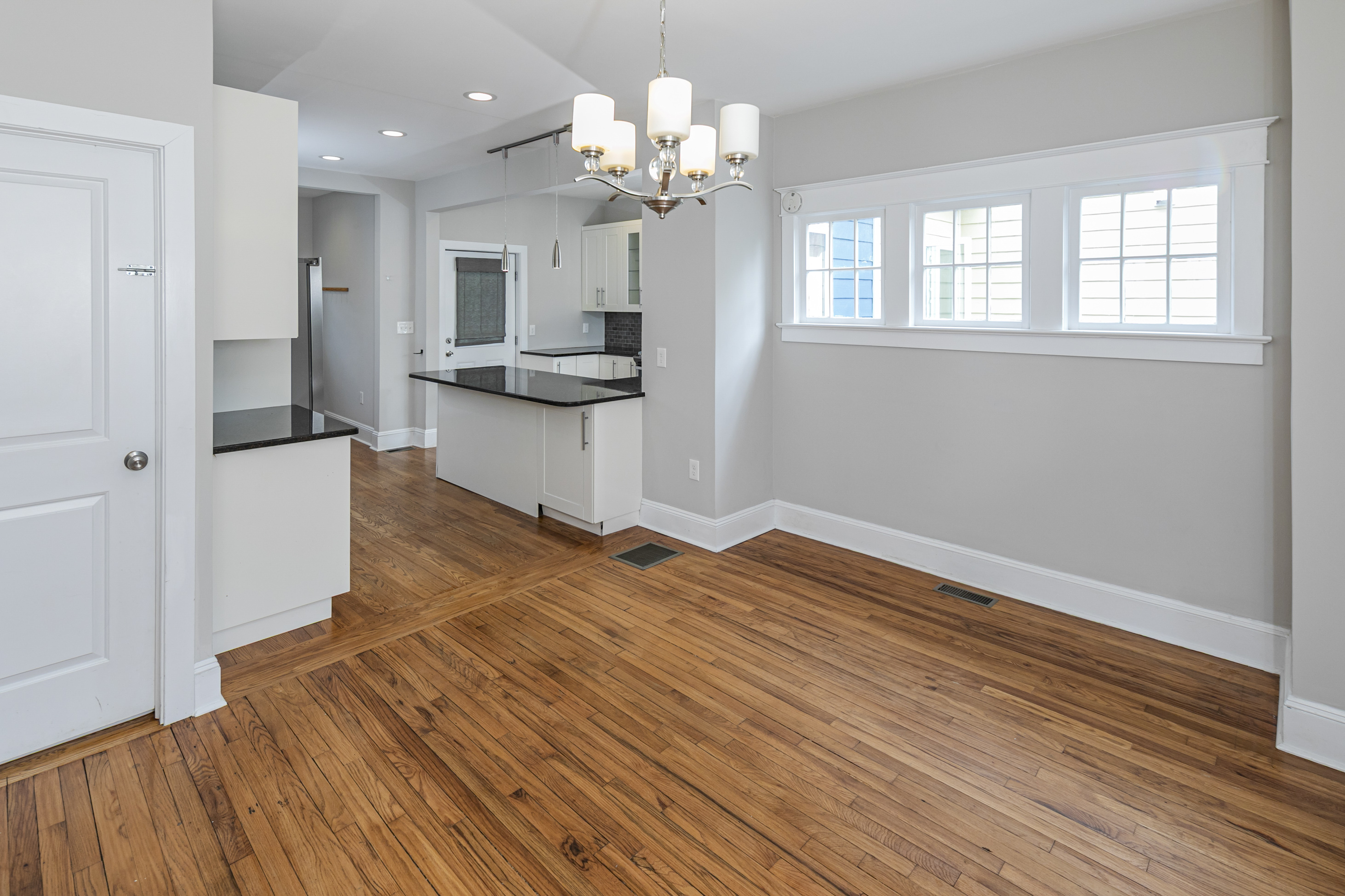  Pretty Porch, Polished Wood Floors, Prime Princeton Location - 物件實景