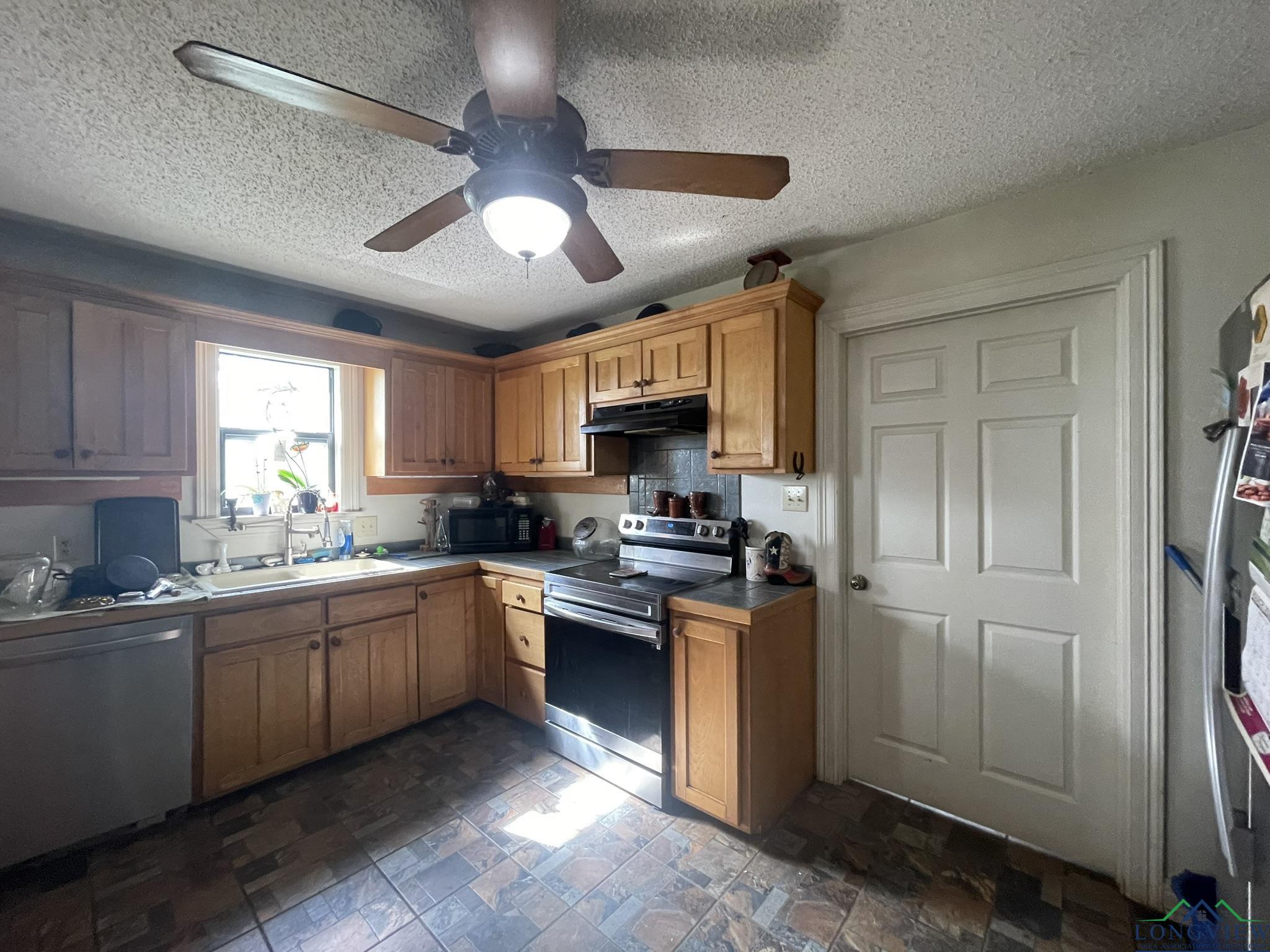 Gilmer, Texas, 75644, United States, 3 Bedrooms Bedrooms, ,2 BathroomsBathrooms,Residential,For Sale,1847700