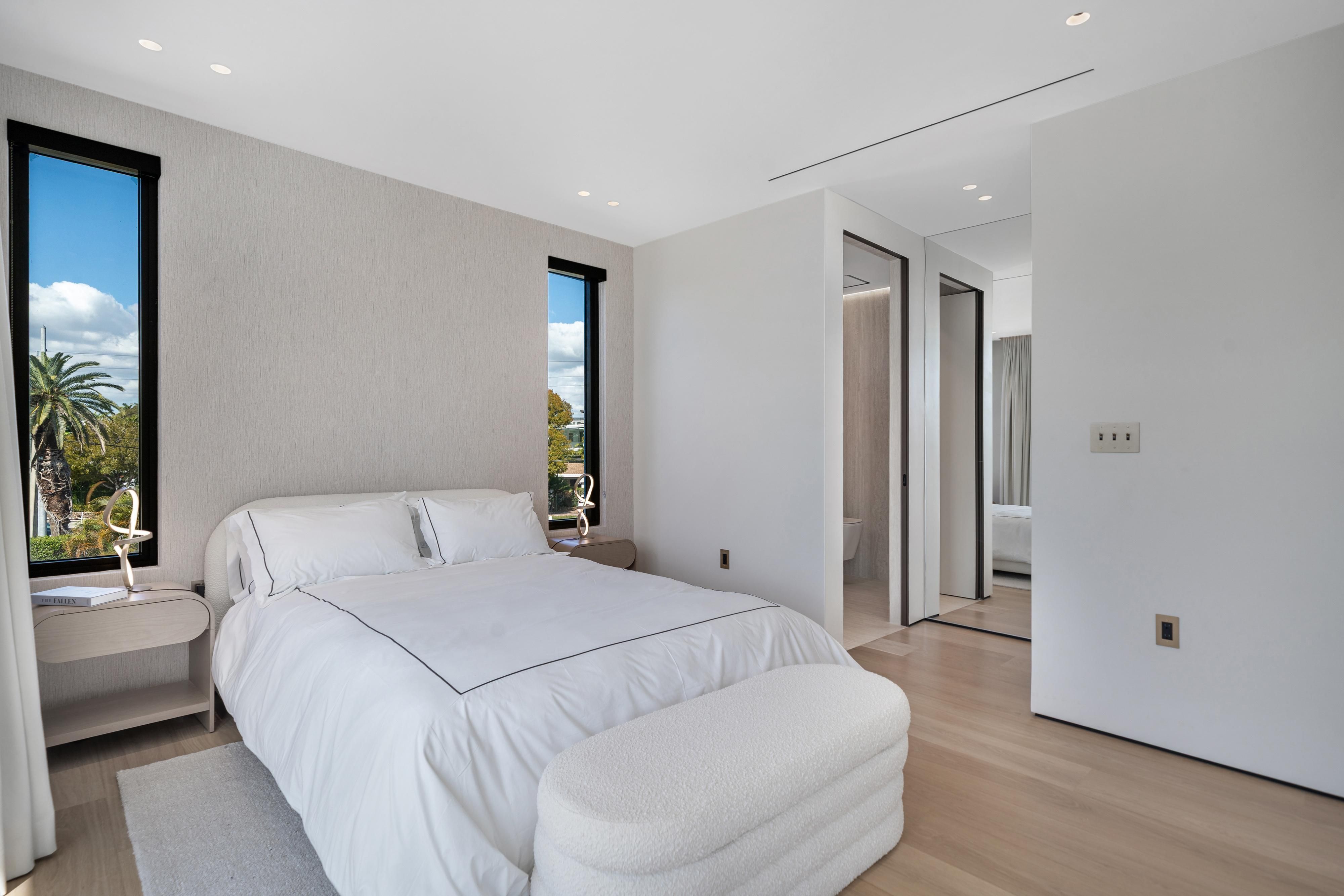  1045 W 47th Ct, Miami Beach, FL, 33140 - 物件實景