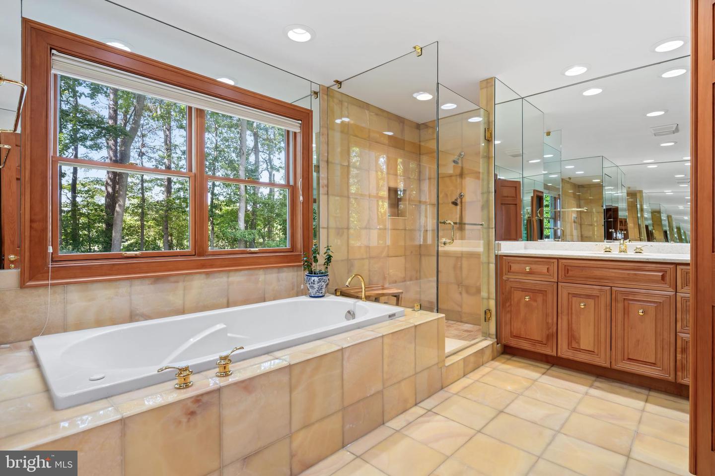 Queenstown, Maryland, 21658, United States, 5 Bedrooms Bedrooms, ,6 BathroomsBathrooms,Residential,For Sale,1940127
