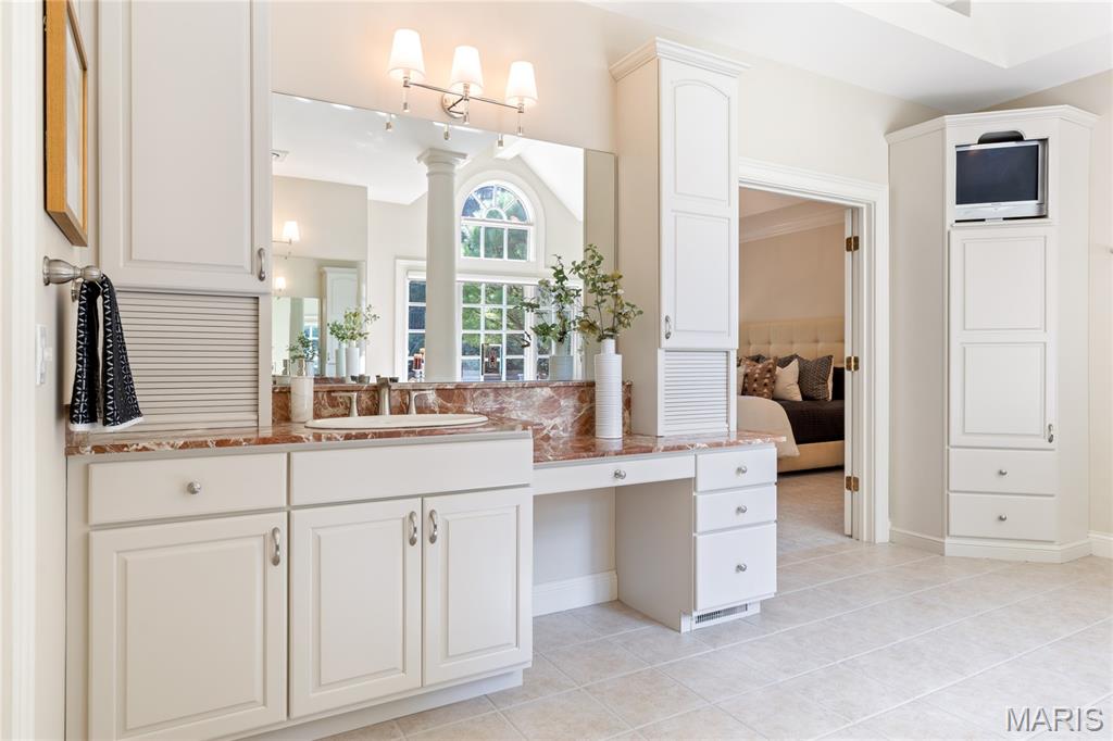 Town and Country, Missouri, 63141, United States, 5 Bedrooms Bedrooms, ,7 BathroomsBathrooms,Residential,For Sale,1966685