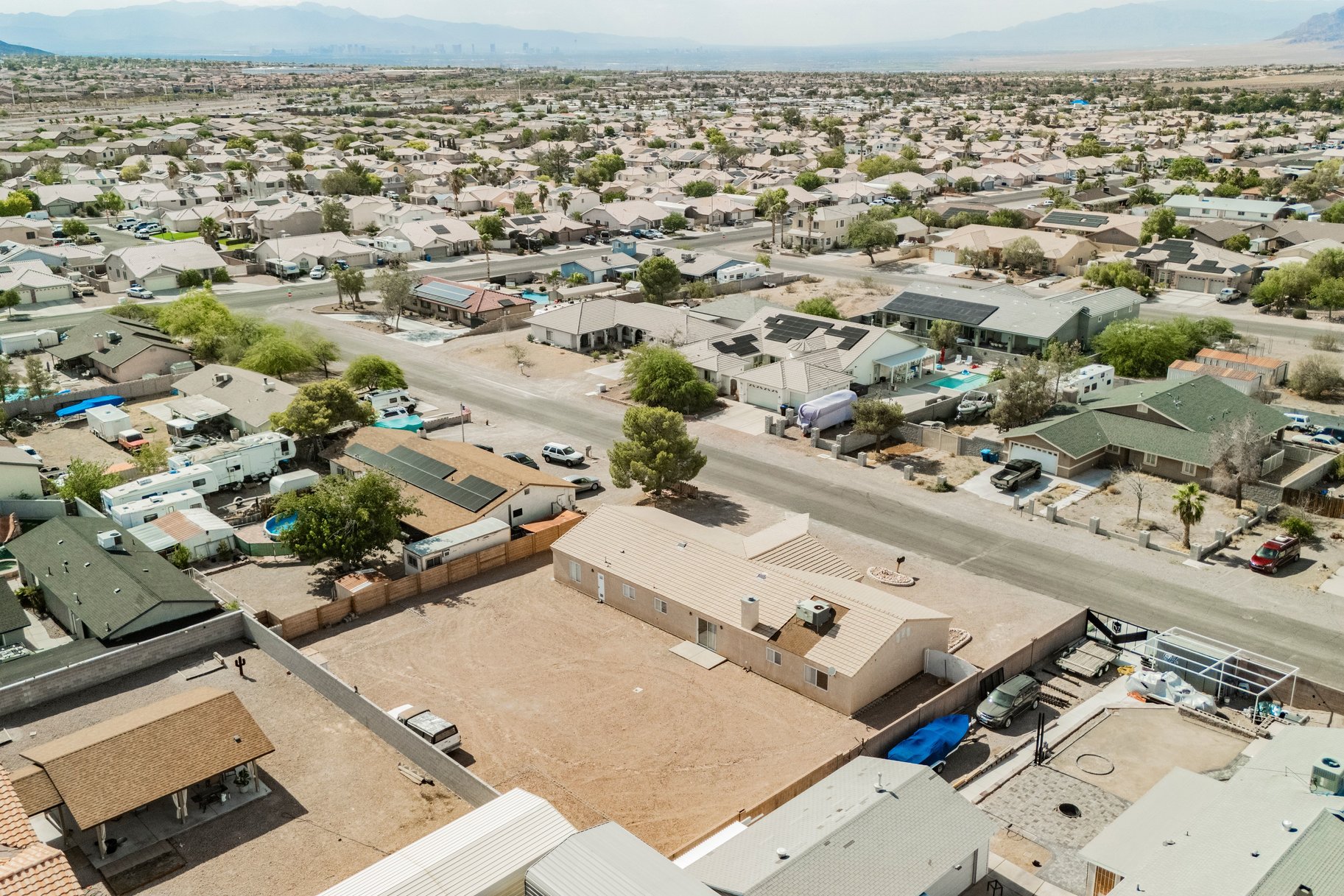  Rare Half Acre Opportunity in Henderson HOA, RV Hookups, Endless Potential - 物件實景