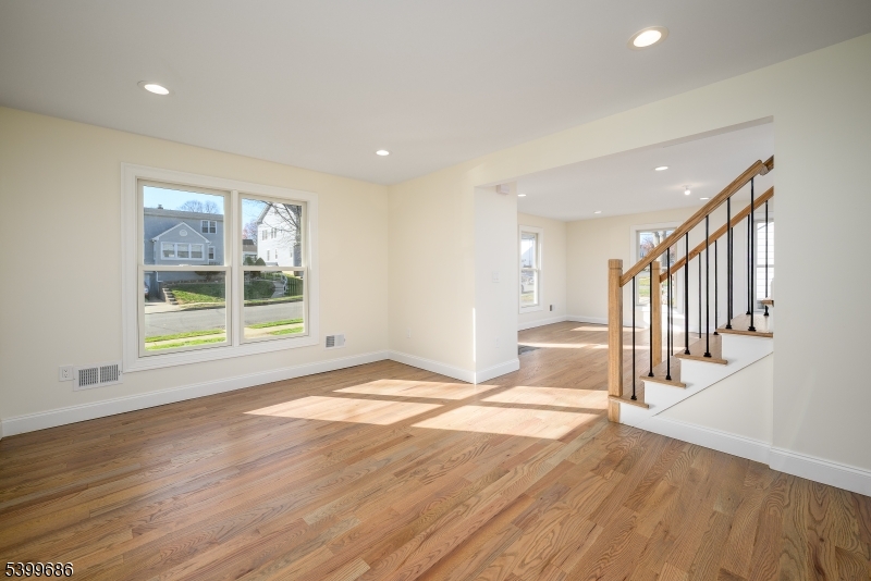 Clifton City, New Jersey, 07014, United States, 5 Bedrooms Bedrooms, ,4 BathroomsBathrooms,Residential,For Sale,2000653