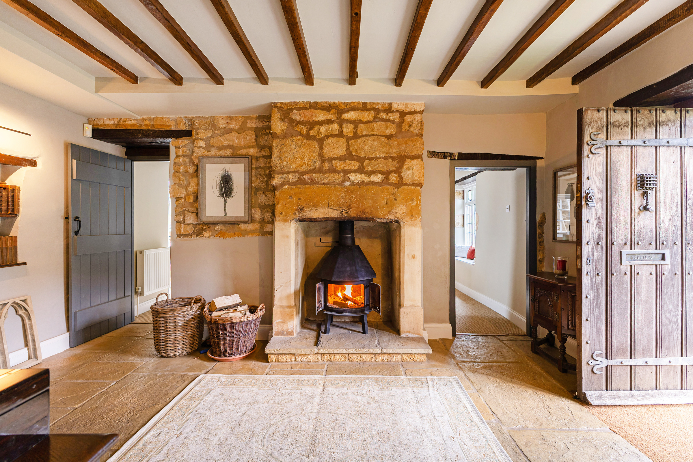  A Cotswolds stone village house with an annexe and extensive outbuildings - 物件實景
