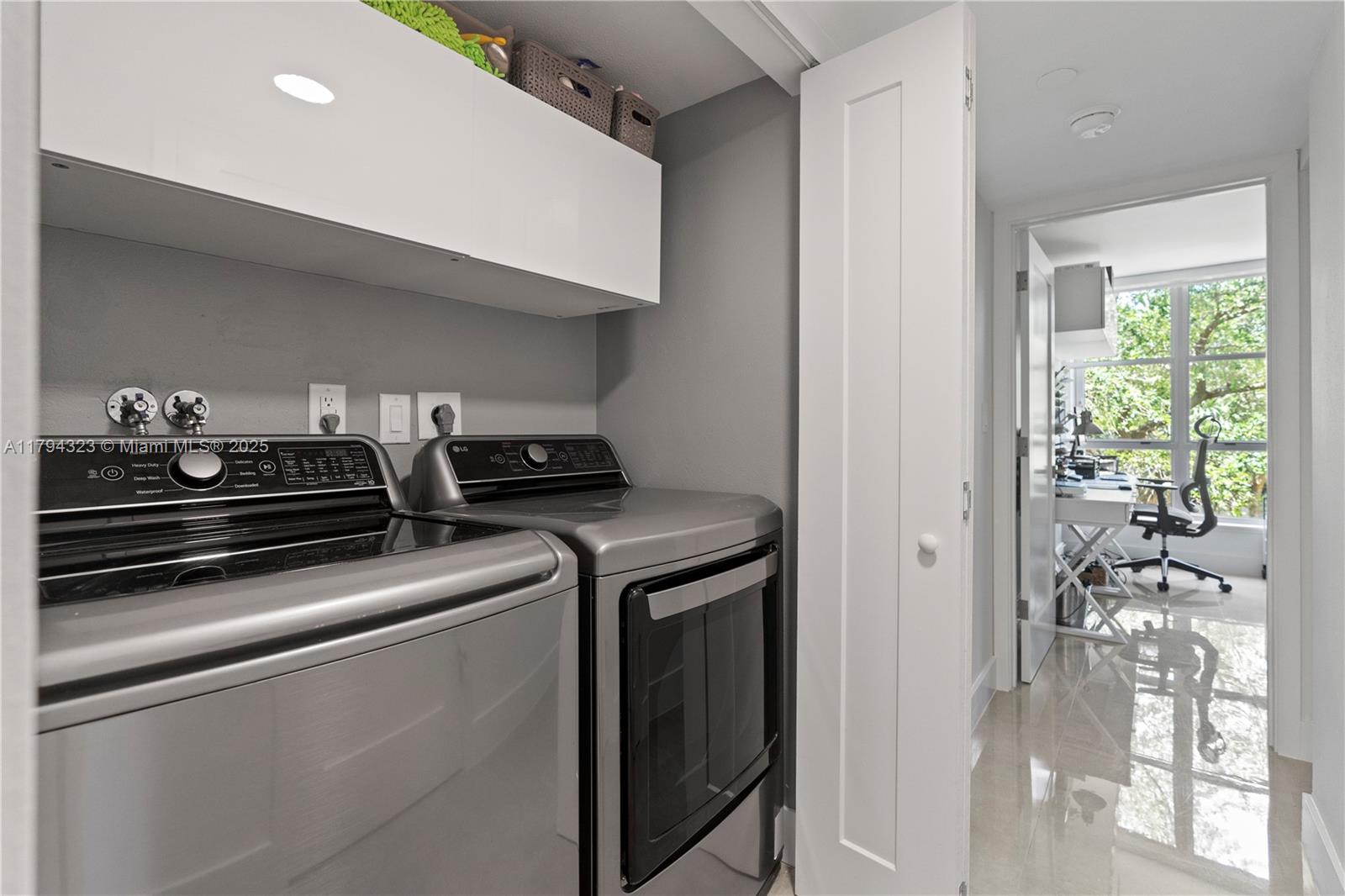 Aventura, Florida, 33180, United States, 2 Bedrooms Bedrooms, ,2 BathroomsBathrooms,Residential,For Sale,1804609