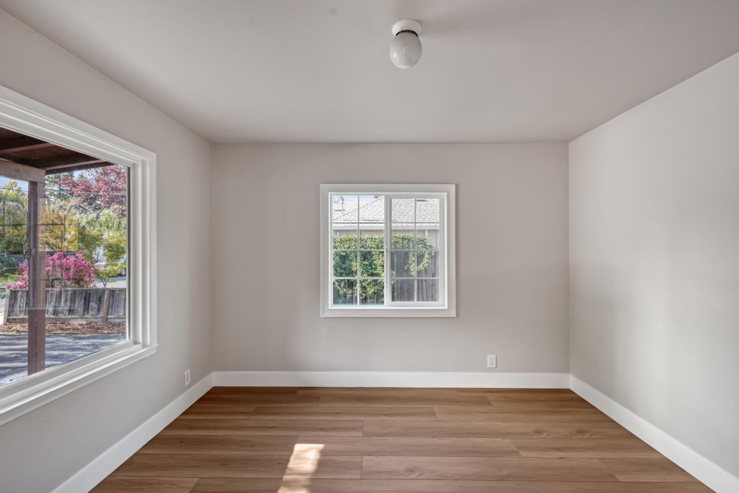 Mountain View, California, 94043, United States, 4 Bedrooms Bedrooms, ,3 BathroomsBathrooms,Residential,For Sale,1992063