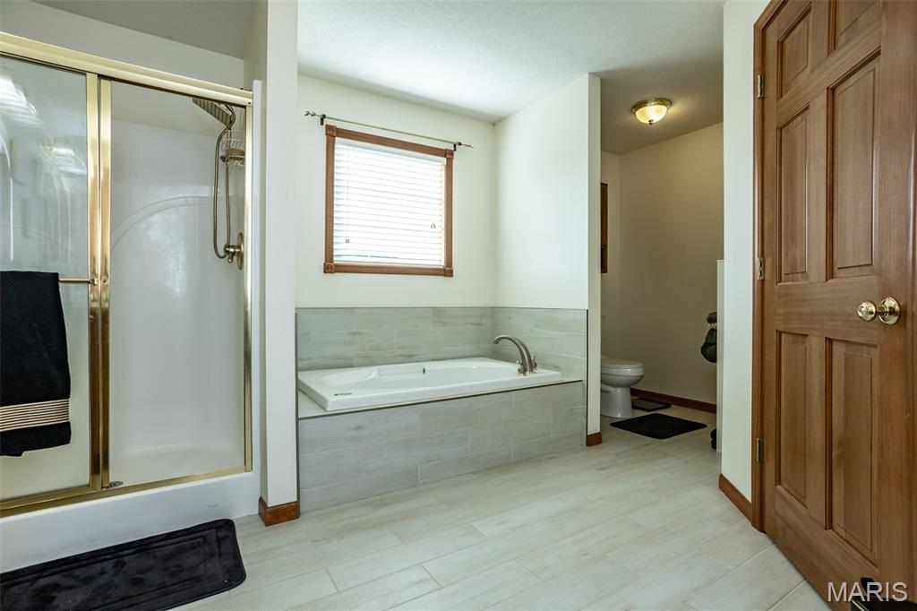 Brighton, Illinois, 62012, United States, 6 Bedrooms Bedrooms, ,4 BathroomsBathrooms,Residential,For Sale,1995743