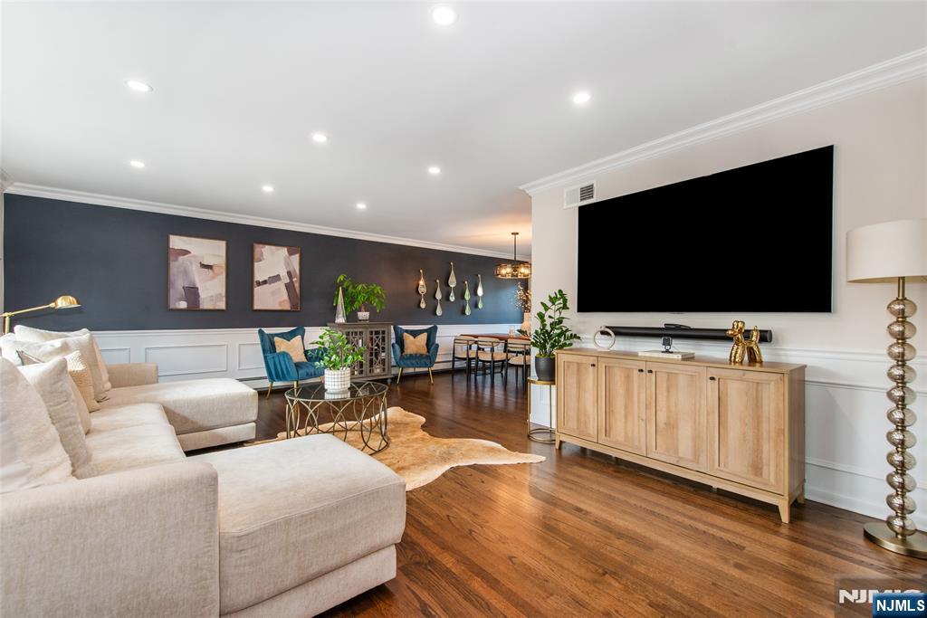Elmwood Park, New Jersey, 07407, United States, 3 Bedrooms Bedrooms, ,3 BathroomsBathrooms,Residential,For Sale,1941820