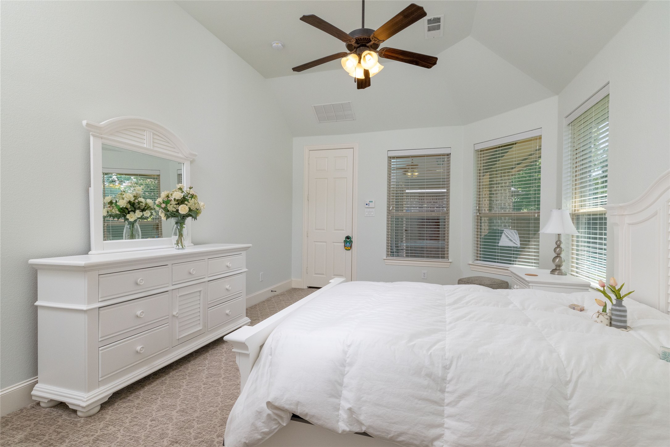 Lantana, Texas, 76226, United States, 3 Bedrooms Bedrooms, ,4 BathroomsBathrooms,Residential,For Sale,1902225