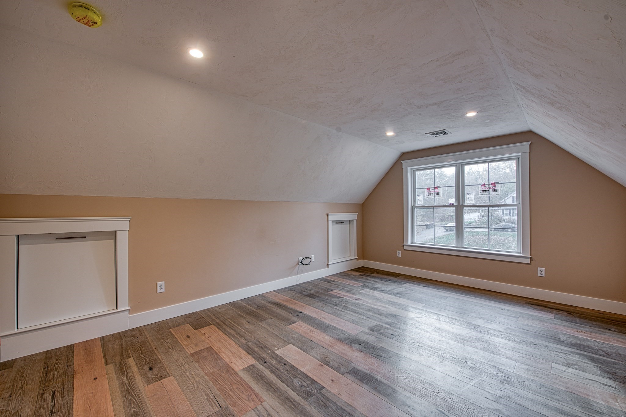 Norton, Massachusetts, 02766, United States, 4 Bedrooms Bedrooms, ,3 BathroomsBathrooms,Residential,For Sale,1869812