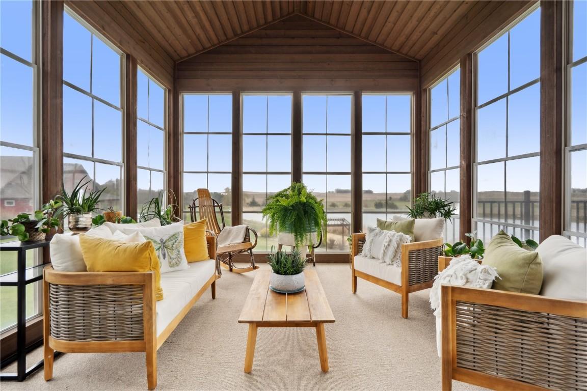 Vinton, Iowa, 52349, United States, 5 Bedrooms Bedrooms, ,6 BathroomsBathrooms,Residential,For Sale,1980405