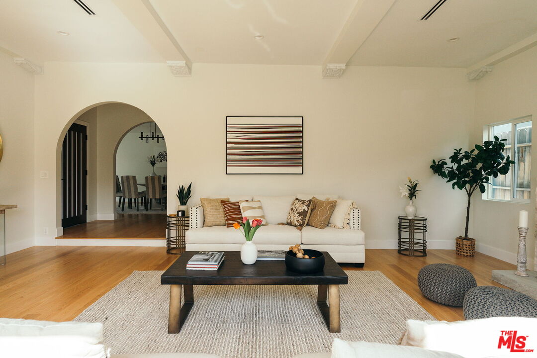 Los Angeles, California, 90019, United States, 4 Bedrooms Bedrooms, ,4 BathroomsBathrooms,Residential,For Sale,1889946