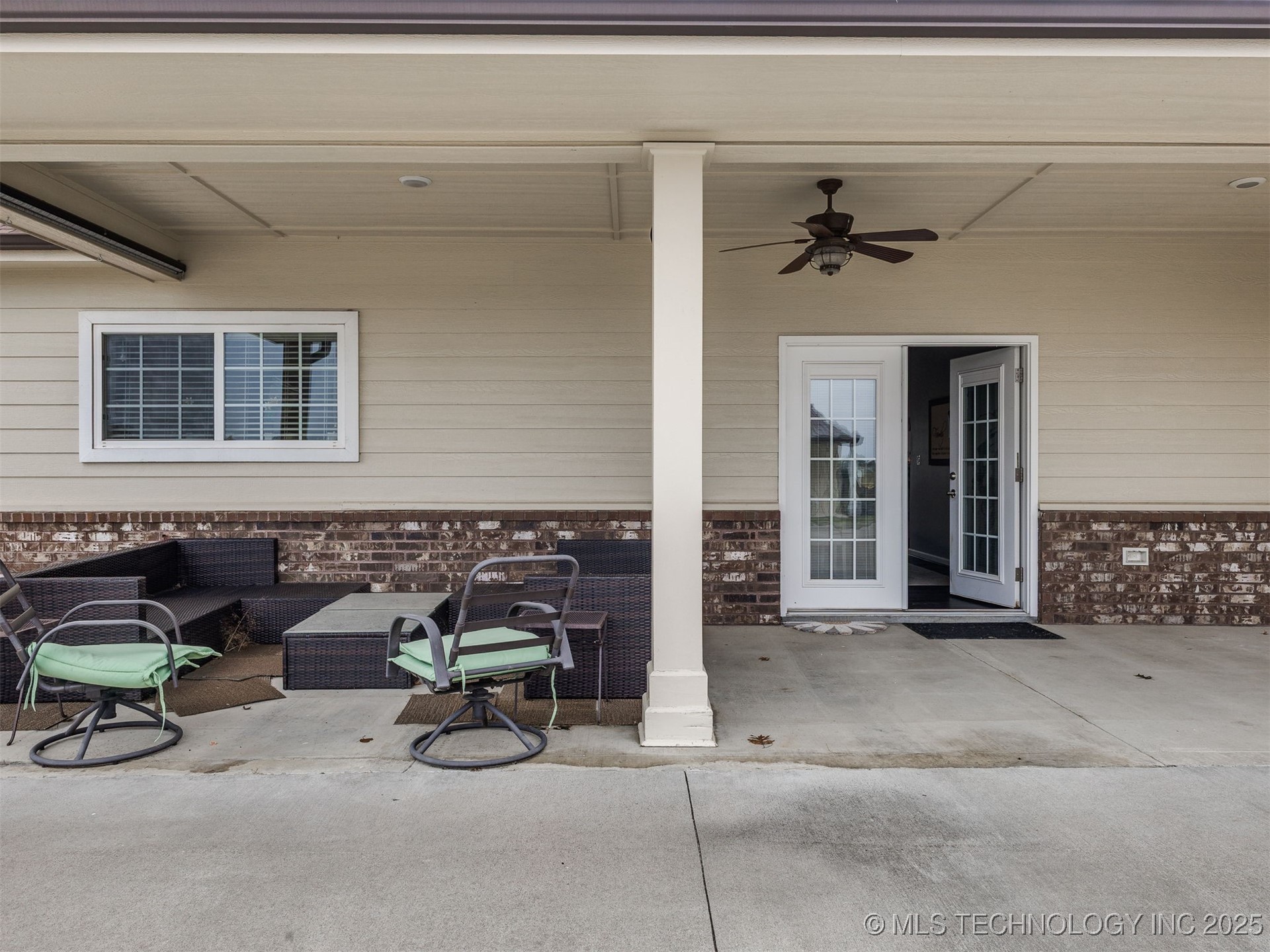 Mounds, Oklahoma, 74047, United States, 4 Bedrooms Bedrooms, ,4 BathroomsBathrooms,Residential,For Sale,1985246