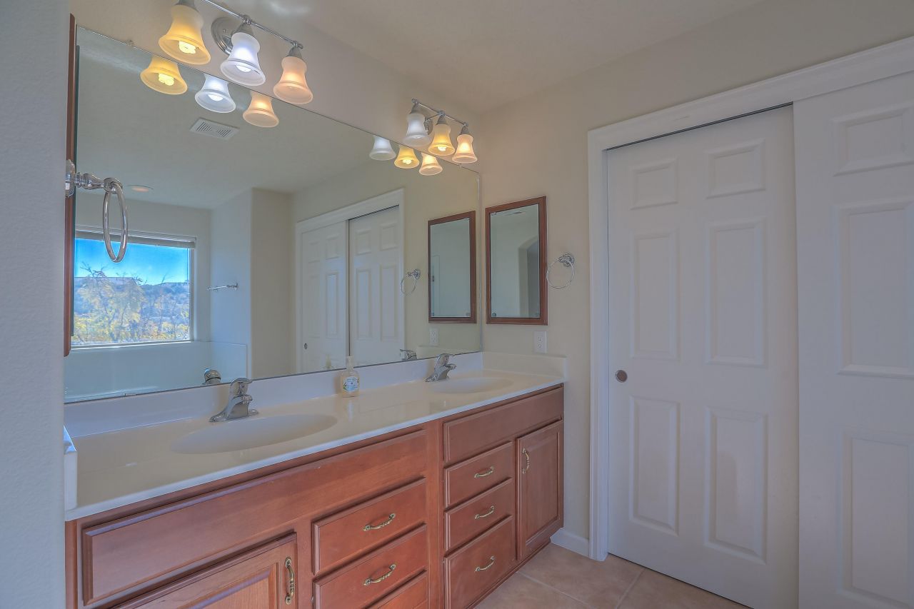 Rio Rancho, New Mexico, 87124, United States, 4 Bedrooms Bedrooms, ,3 BathroomsBathrooms,Residential,For Sale,1987621