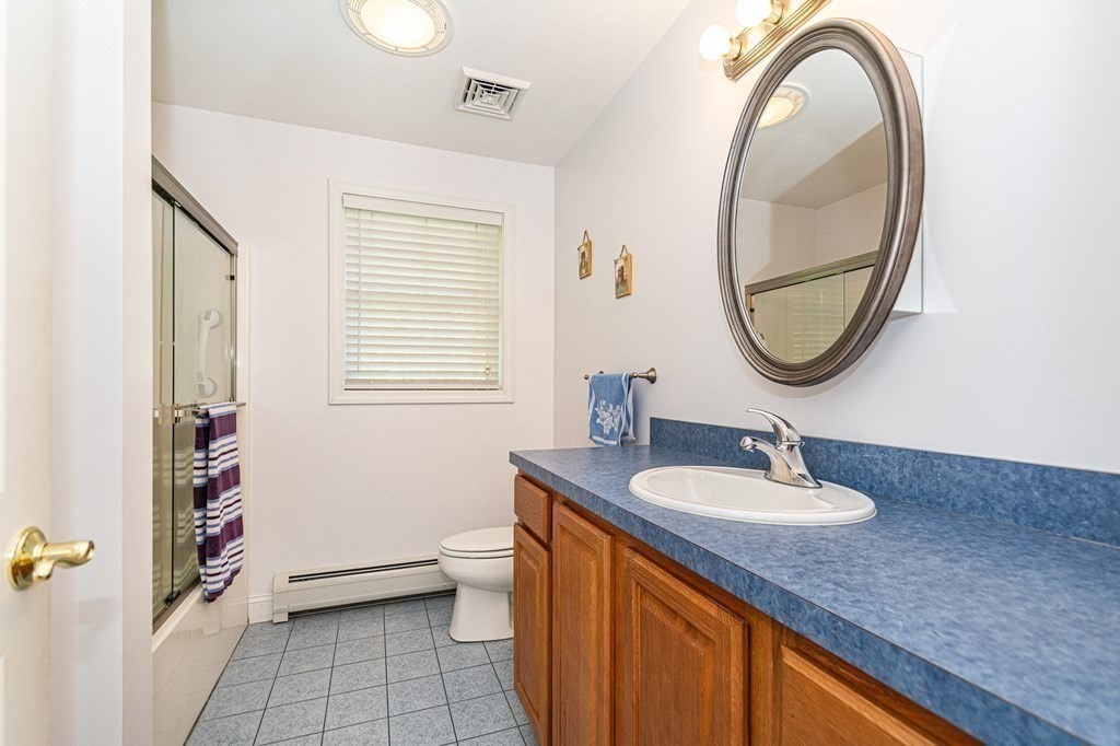 Seabrook, New Hampshire, 03874, United States, 4 Bedrooms Bedrooms, ,3 BathroomsBathrooms,Residential,For Sale,1942793