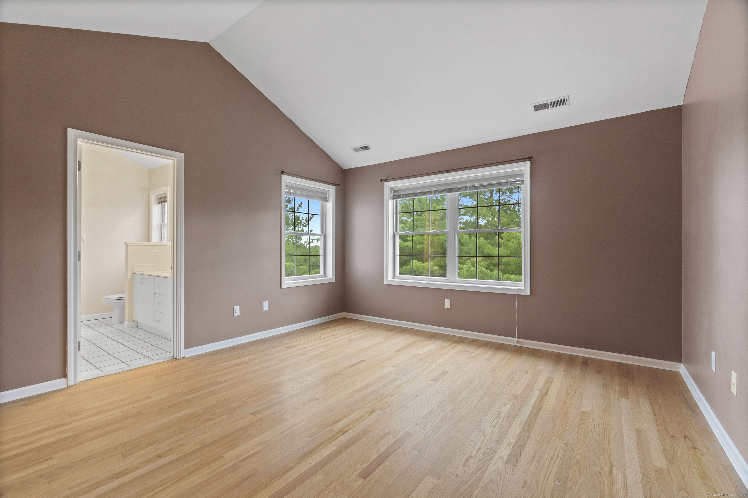 Danbury, Connecticut, 06811, United States, 2 Bedrooms Bedrooms, ,3 BathroomsBathrooms,Residential,For Sale,1932633
