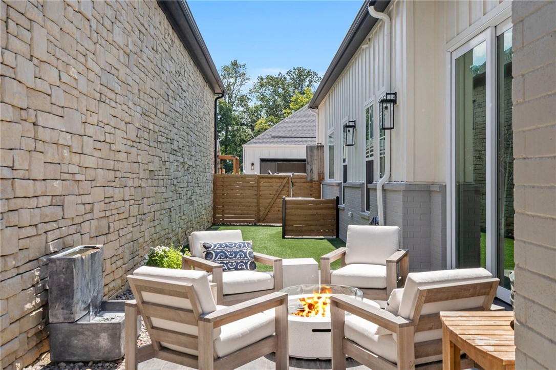 Bentonville, Arkansas, 72713, United States, 2 Bedrooms Bedrooms, ,3 BathroomsBathrooms,Residential,For Sale,1941714