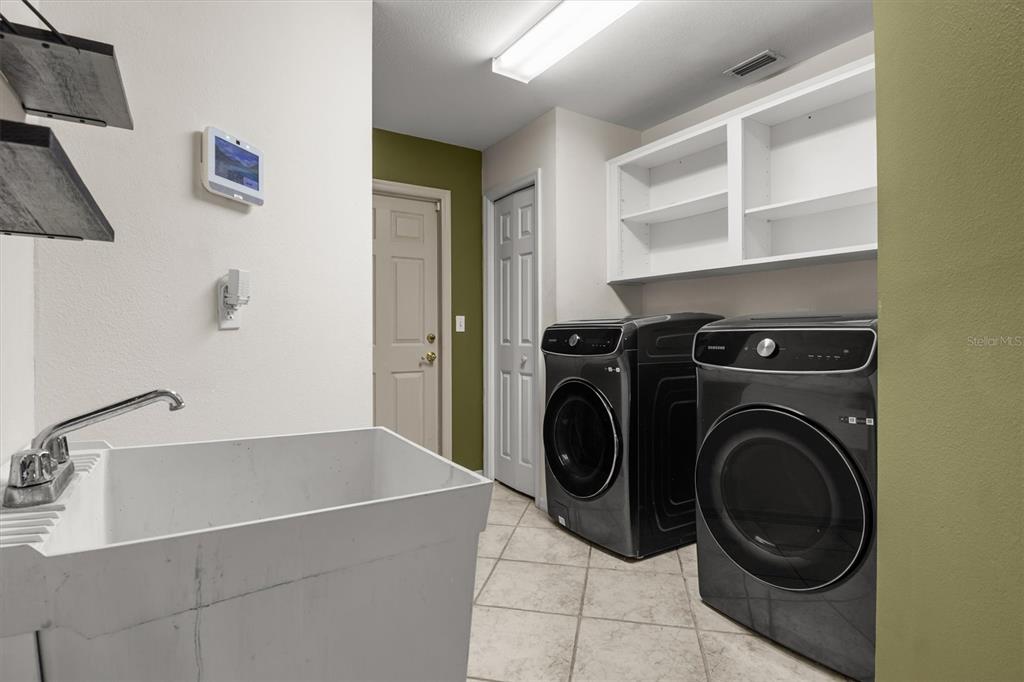 Lakeland, Florida, 33813, United States, 4 Bedrooms Bedrooms, ,4 BathroomsBathrooms,Residential,For Sale,1948005