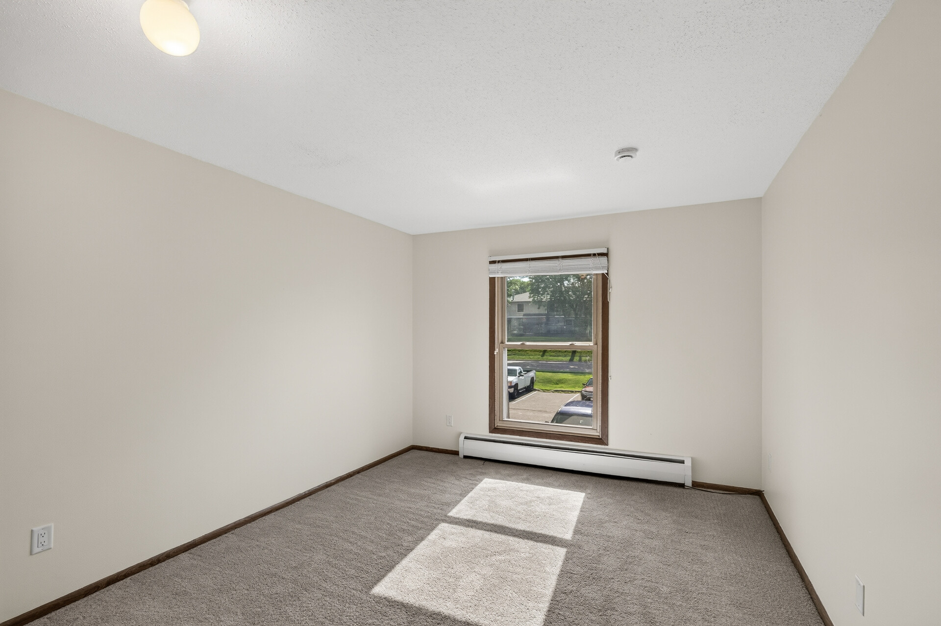  Bright Updated Condo Near Downtown Hopkins - 物件實景