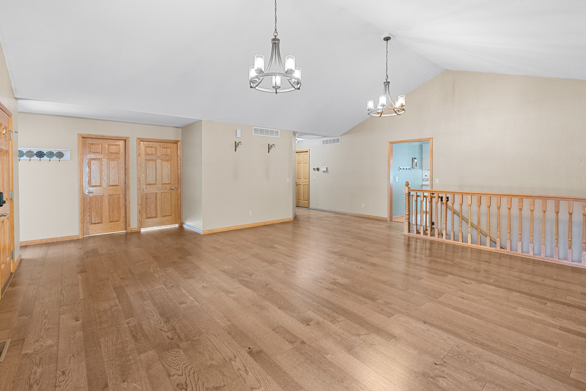 Effingham, Illinois, 62401, United States, 3 Bedrooms Bedrooms, ,3 BathroomsBathrooms,Residential,For Sale,1976361