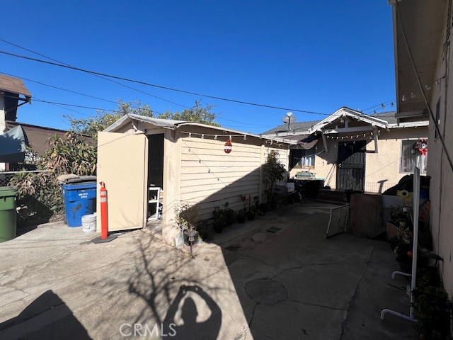 Los Angeles, California, 90023, United States, 6 Bedrooms Bedrooms, ,Residential,For Sale,1920653