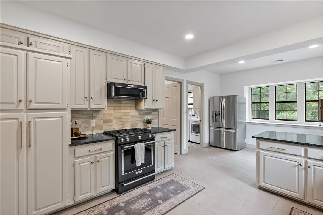College Station, Texas, 77845, United States, 4 Bedrooms Bedrooms, ,5 BathroomsBathrooms,Residential,For Sale,1932091