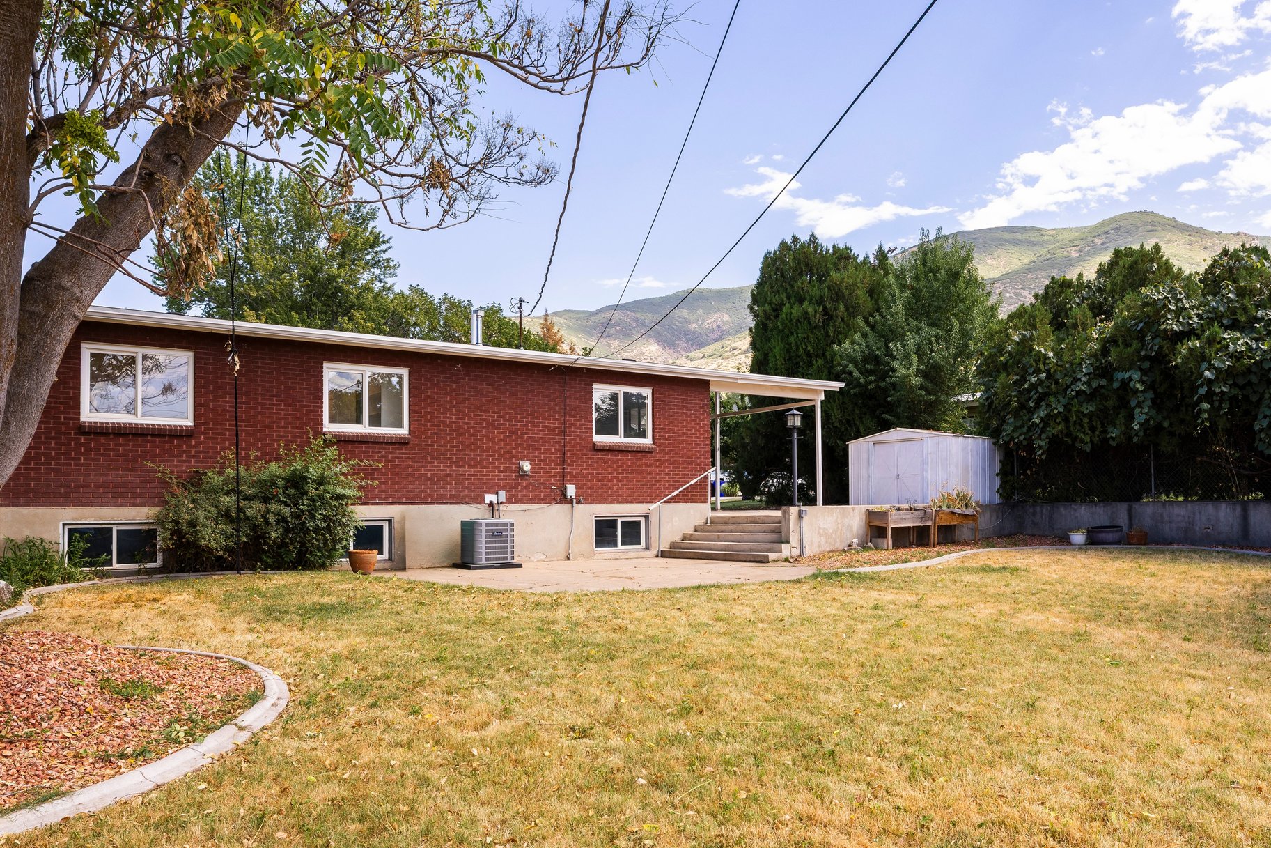  Fully Renovated Rambler With Large Primary En-Suite - 物件實景
