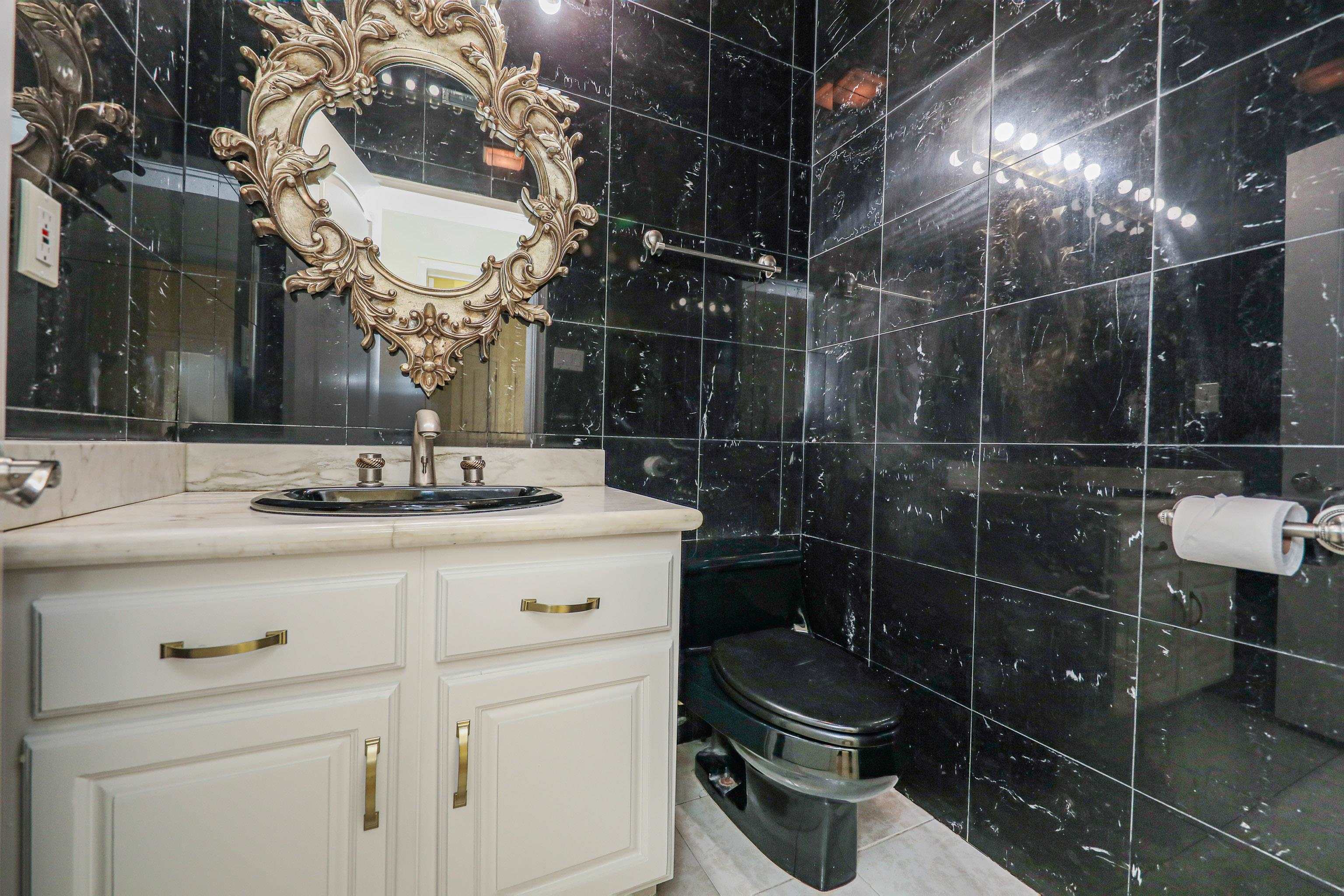 Laredo, Texas, 78041, United States, 4 Bedrooms Bedrooms, ,6 BathroomsBathrooms,Residential,For Sale,1883339