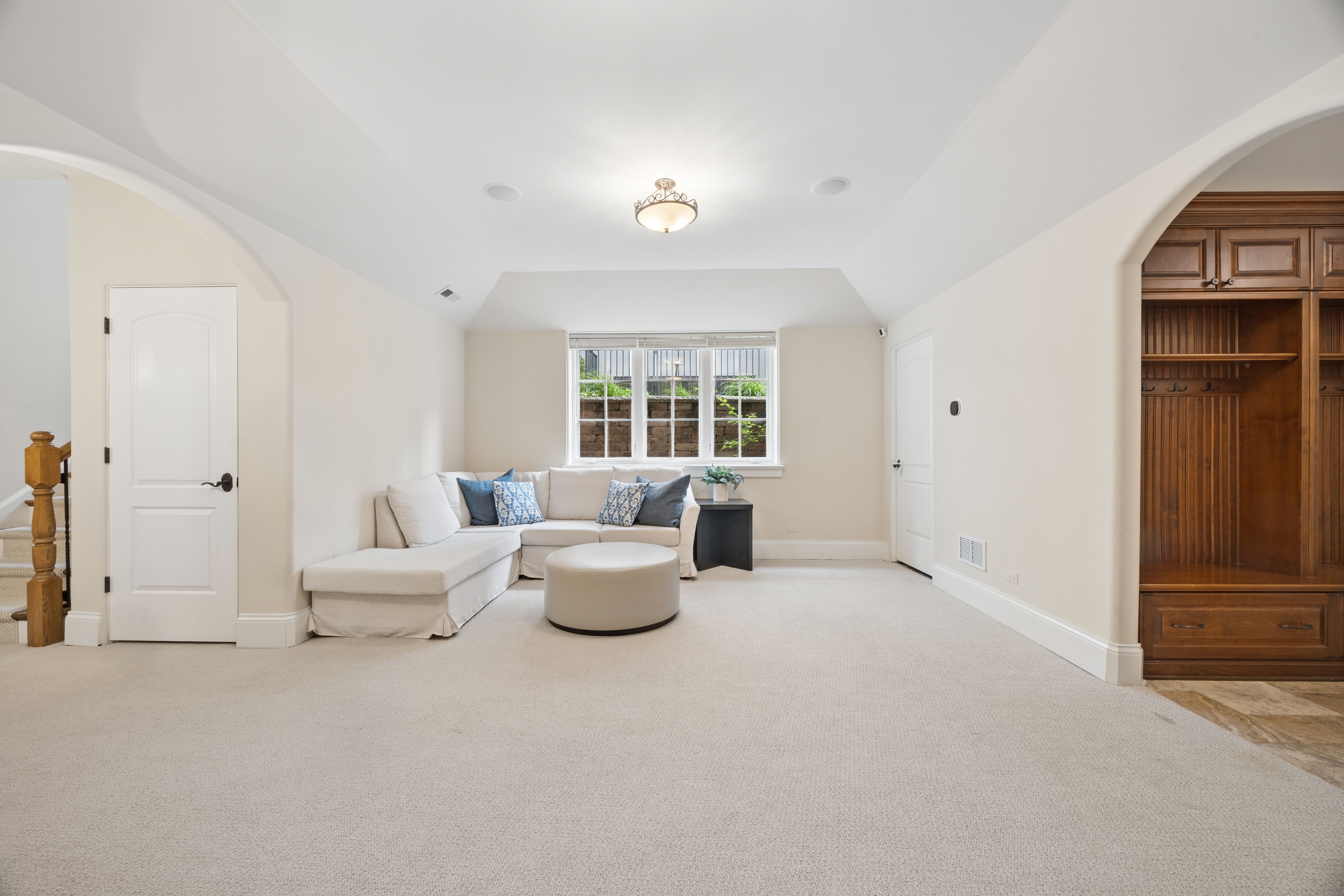  Timeless Architectural Detail with Warm, Inviting Living Spaces - 物件實景