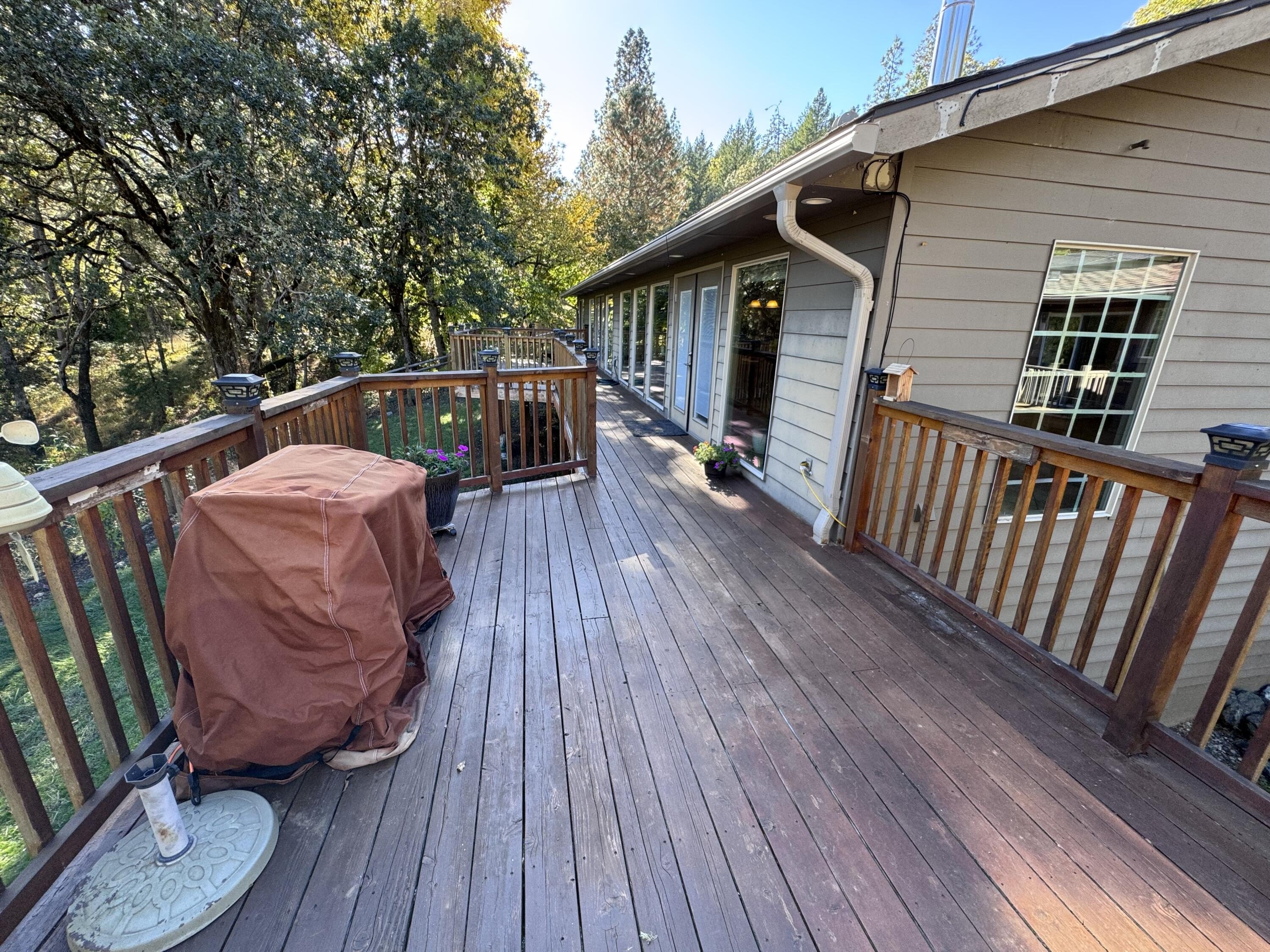 Rogue River, Oregon, 97537, United States, 3 Bedrooms Bedrooms, ,4 BathroomsBathrooms,Residential,For Sale,1982617