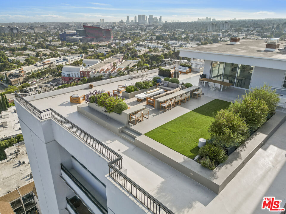 West Hollywood, California, 90069, United States, 2 Bedrooms Bedrooms, ,2 BathroomsBathrooms,Residential,For Sale,1910905