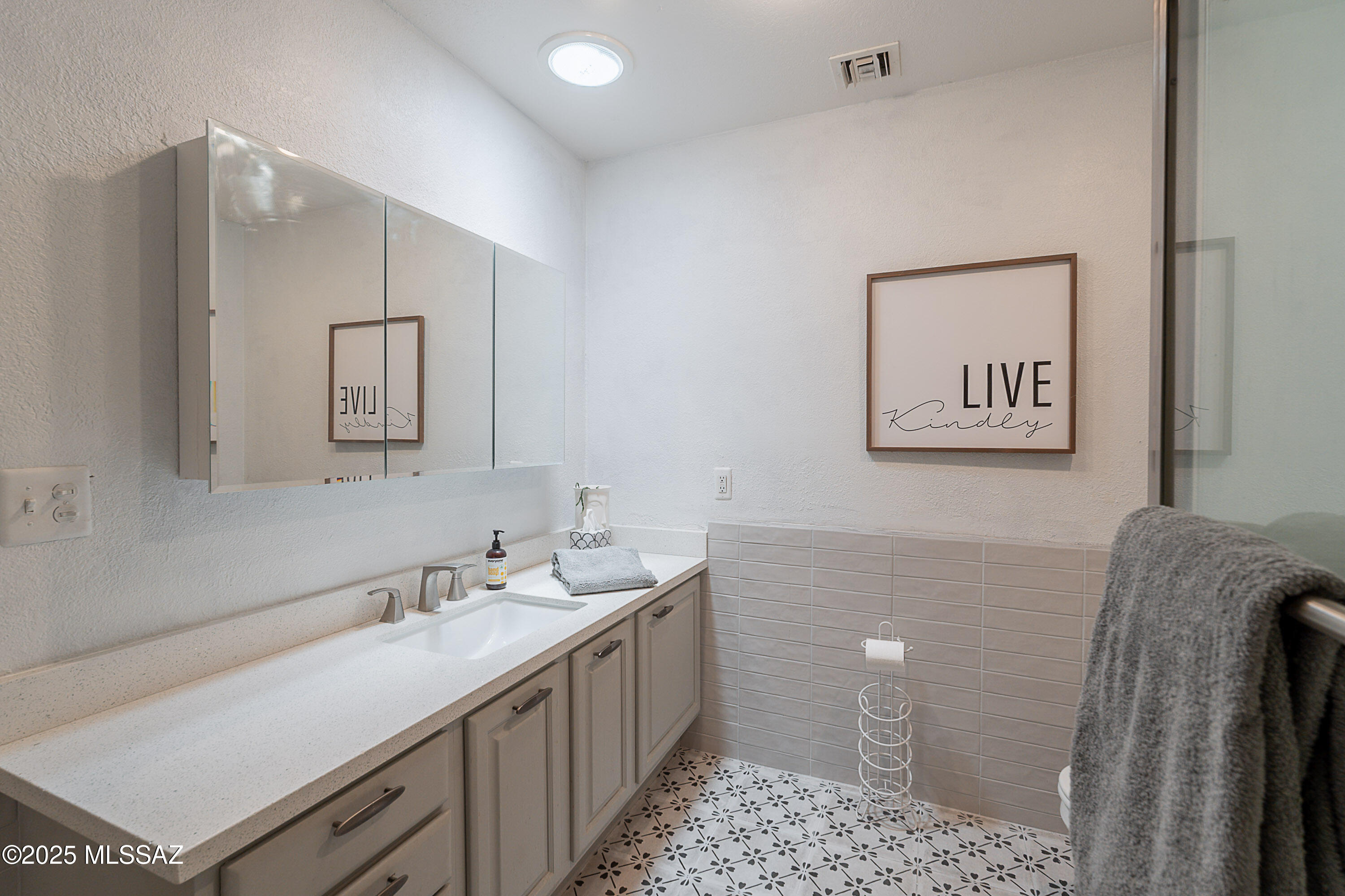 Tucson, Arizona, 85745, United States, 3 Bedrooms Bedrooms, ,2 BathroomsBathrooms,Residential,For Sale,1857796