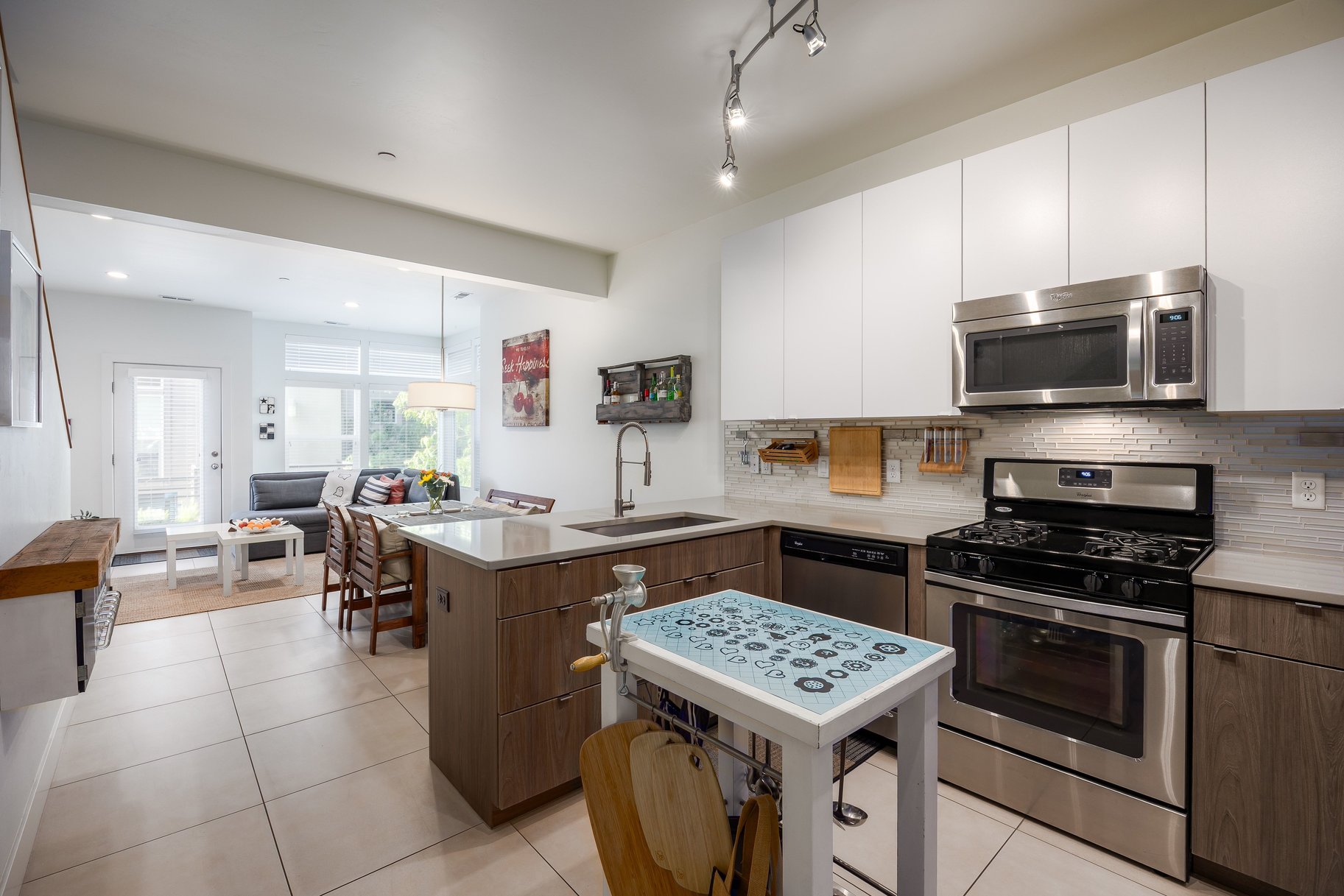  Upgraded & Move-In Ready at Rooftops at 78 Hundred - 物件實景
