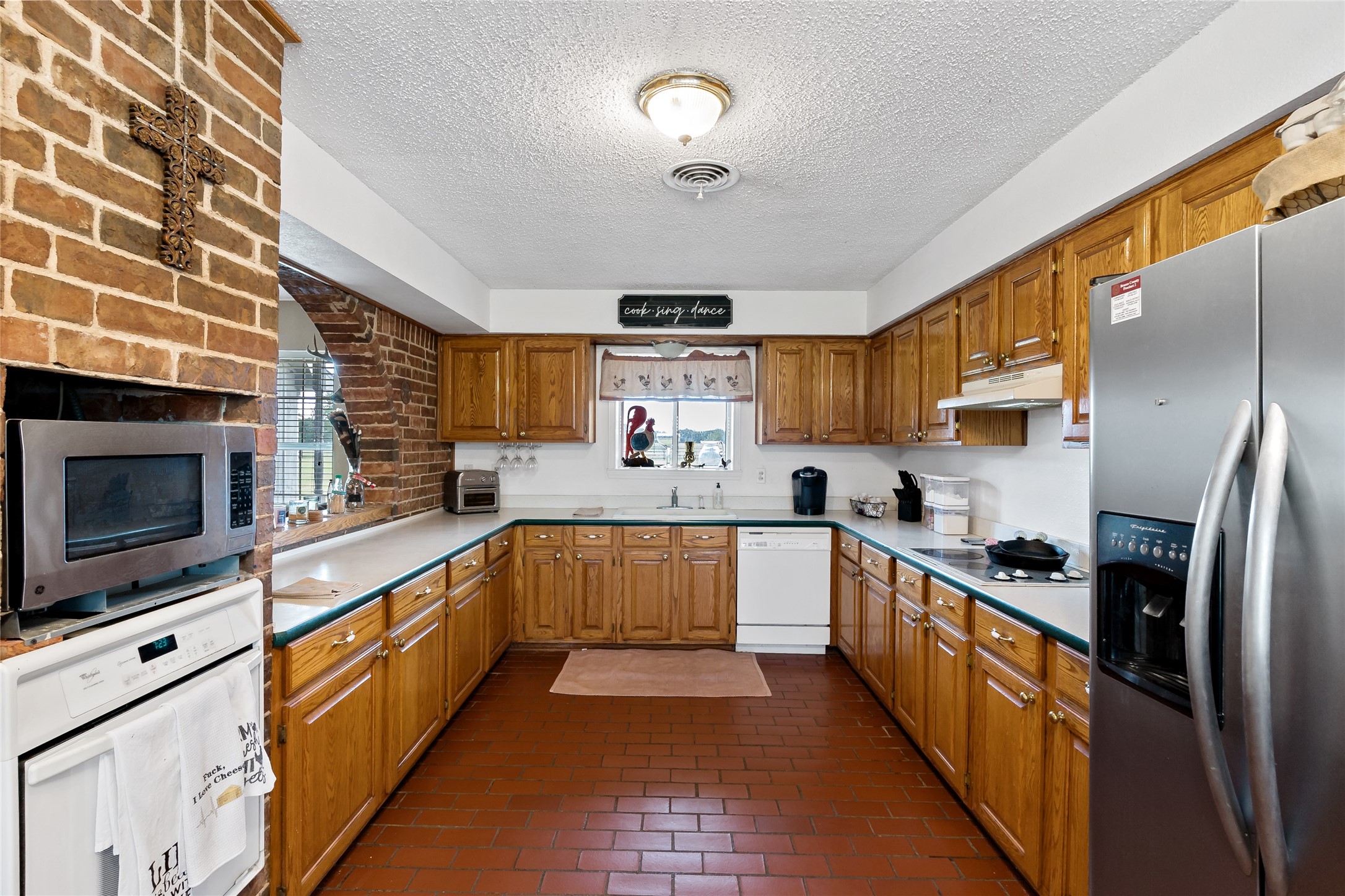 Bryan, Texas, 77808, United States, 3 Bedrooms Bedrooms, ,3 BathroomsBathrooms,Residential,For Sale,1986317