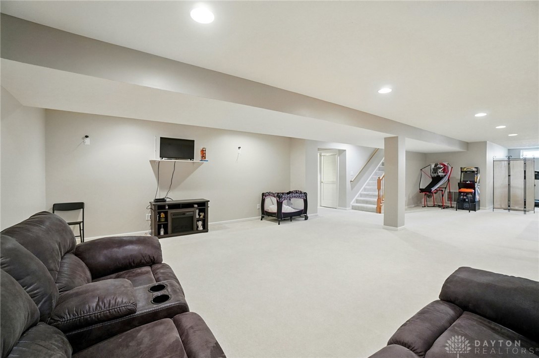 Beavercreek, Ohio, 45431, United States, 5 Bedrooms Bedrooms, ,4 BathroomsBathrooms,Residential,For Sale,1942166