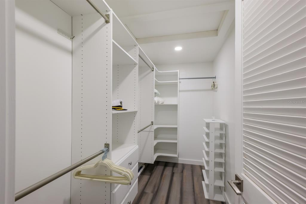 Sarasota, Florida, 34242, United States, 4 Bedrooms Bedrooms, ,5 BathroomsBathrooms,Residential,For Sale,1999117