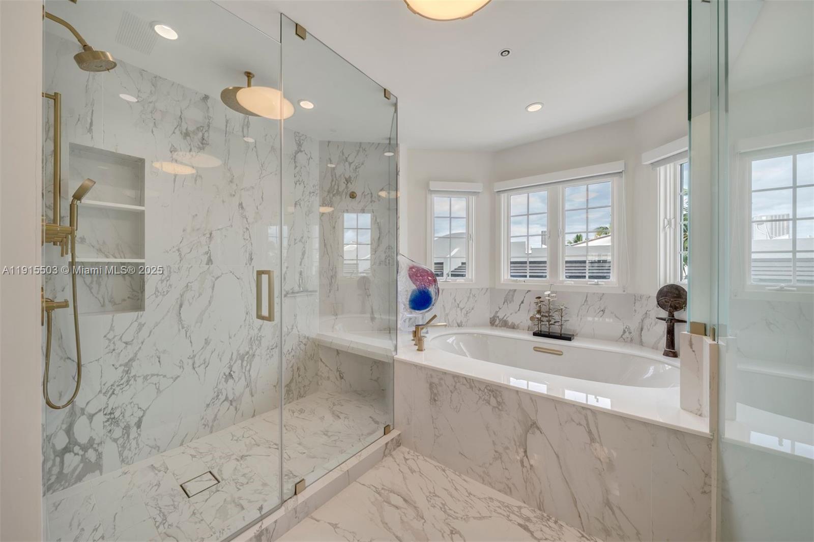 Miami Beach, Florida, 33139, United States, 3 Bedrooms Bedrooms, ,3 BathroomsBathrooms,Residential,For Sale,1996071