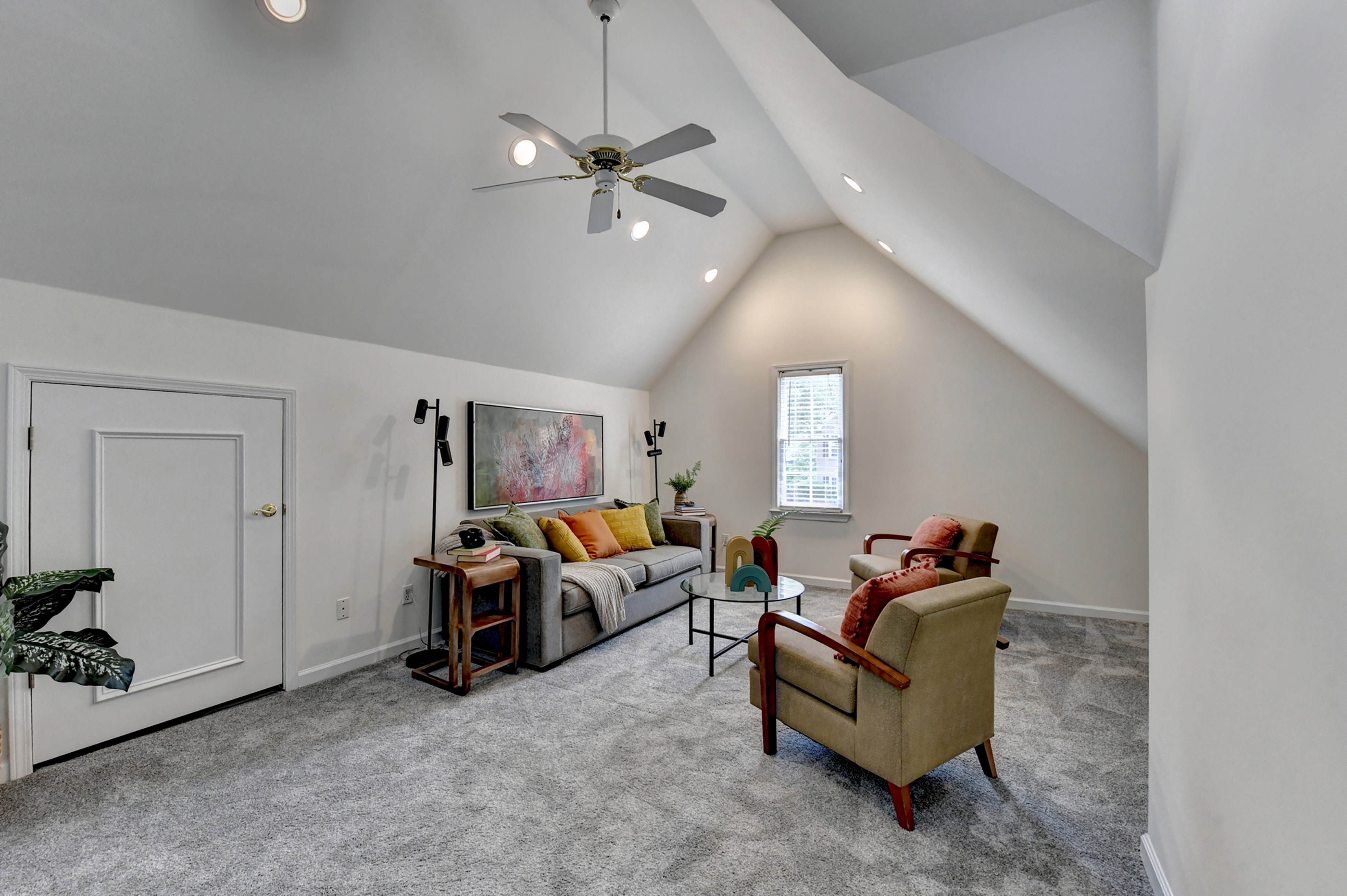  Hard to Find Flat Front Yard with Level Fenced-in Backyard on a Quiet Cul-de-sac - 物件實景