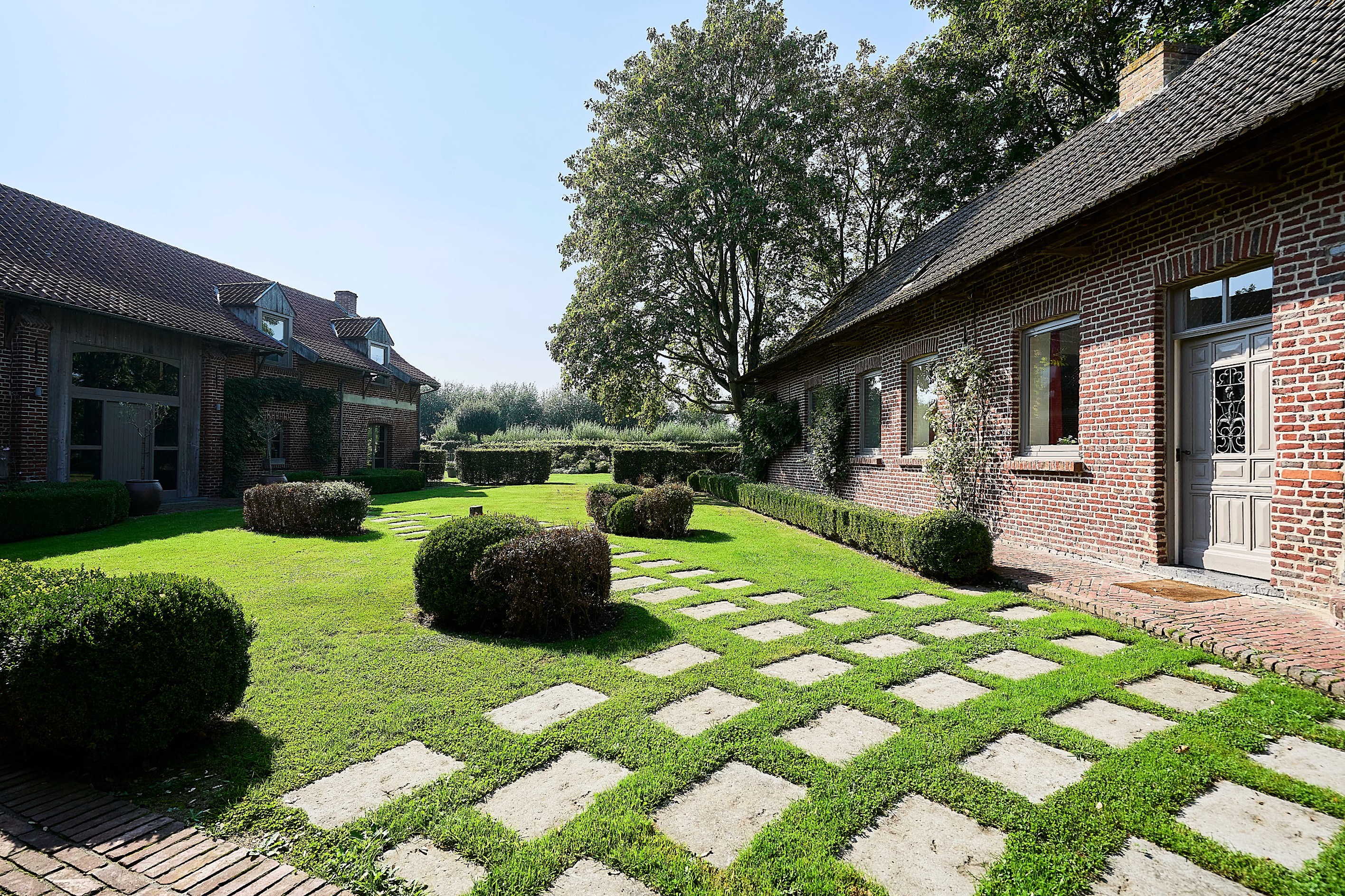  Substantial Property in Roncq Centre Ville - 300m² Living Space on 10,000m² Land - 物件實景