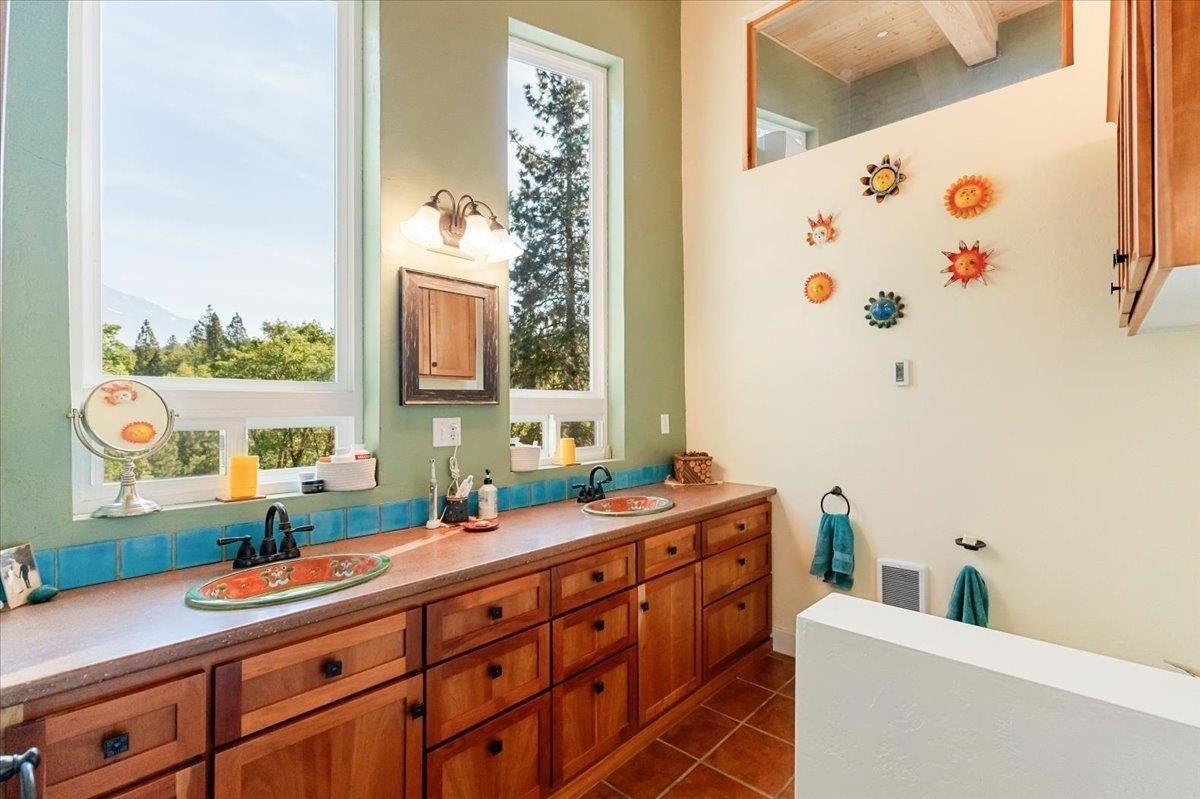 Weed, California, 96094, United States, 4 Bedrooms Bedrooms, ,3 BathroomsBathrooms,Residential,For Sale,2038321